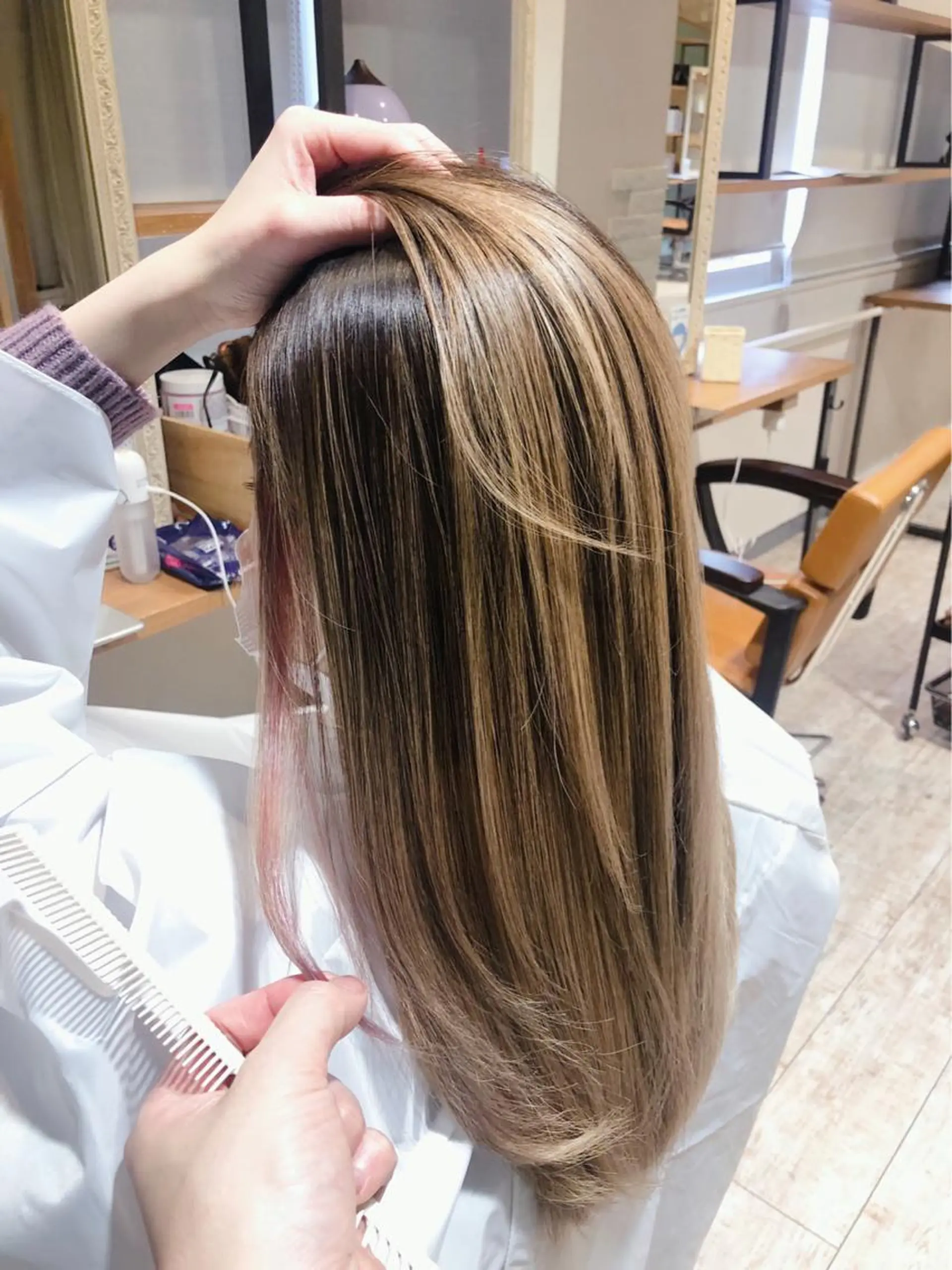 セミロング カラー バレイヤージュ イヤリングカラー インナーカラー レイヤーカット . NANAのヘアスタイル