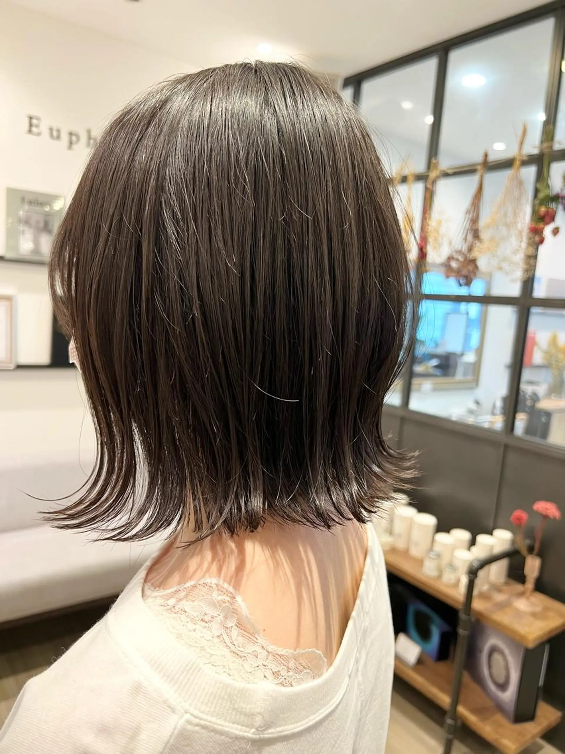 ミディアム カラー ボブ くびれヘア 外ハネヘア 小田 亮のヘアスタイル