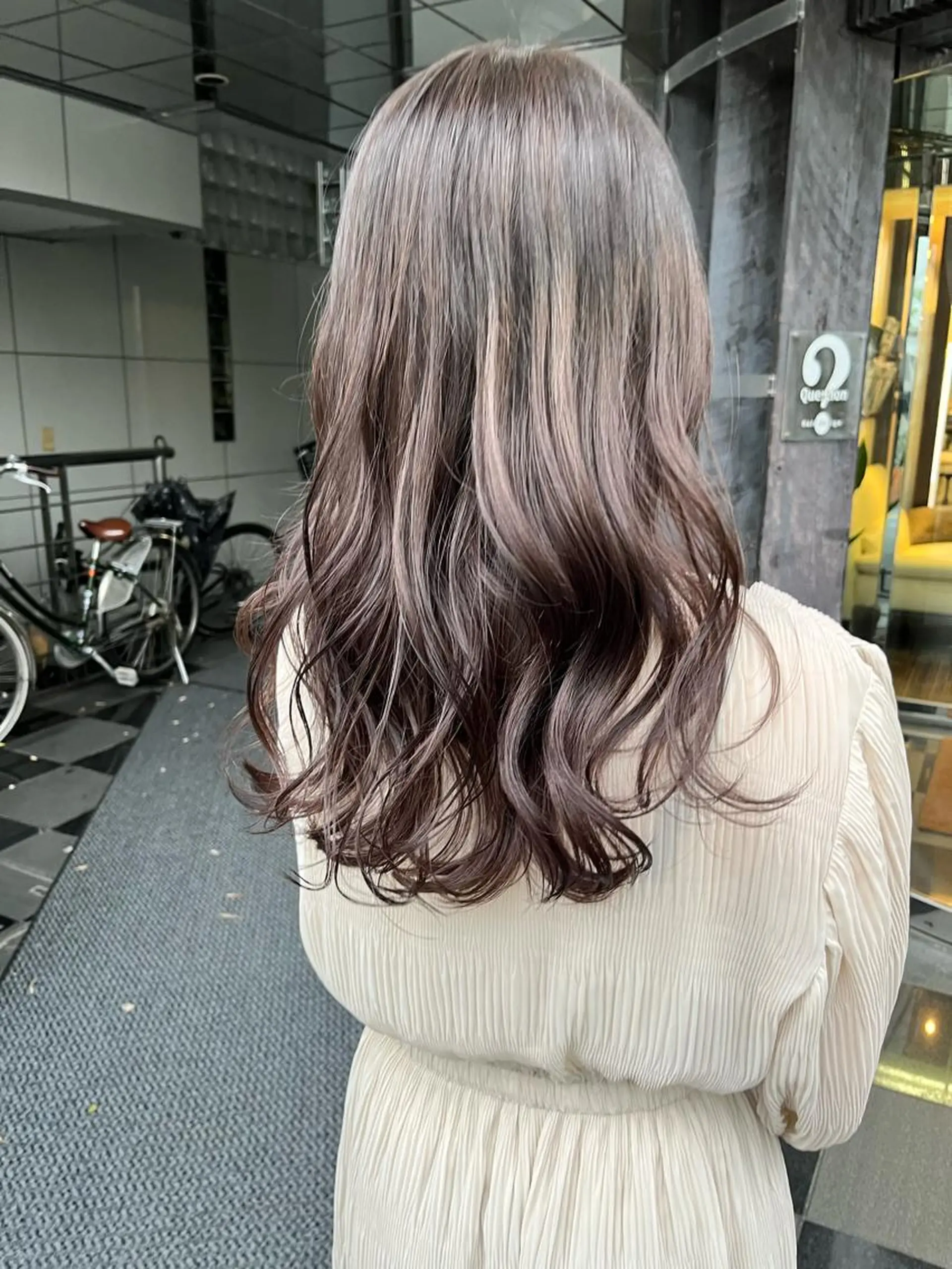 カラー 西形 梨瑚のヘアスタイル