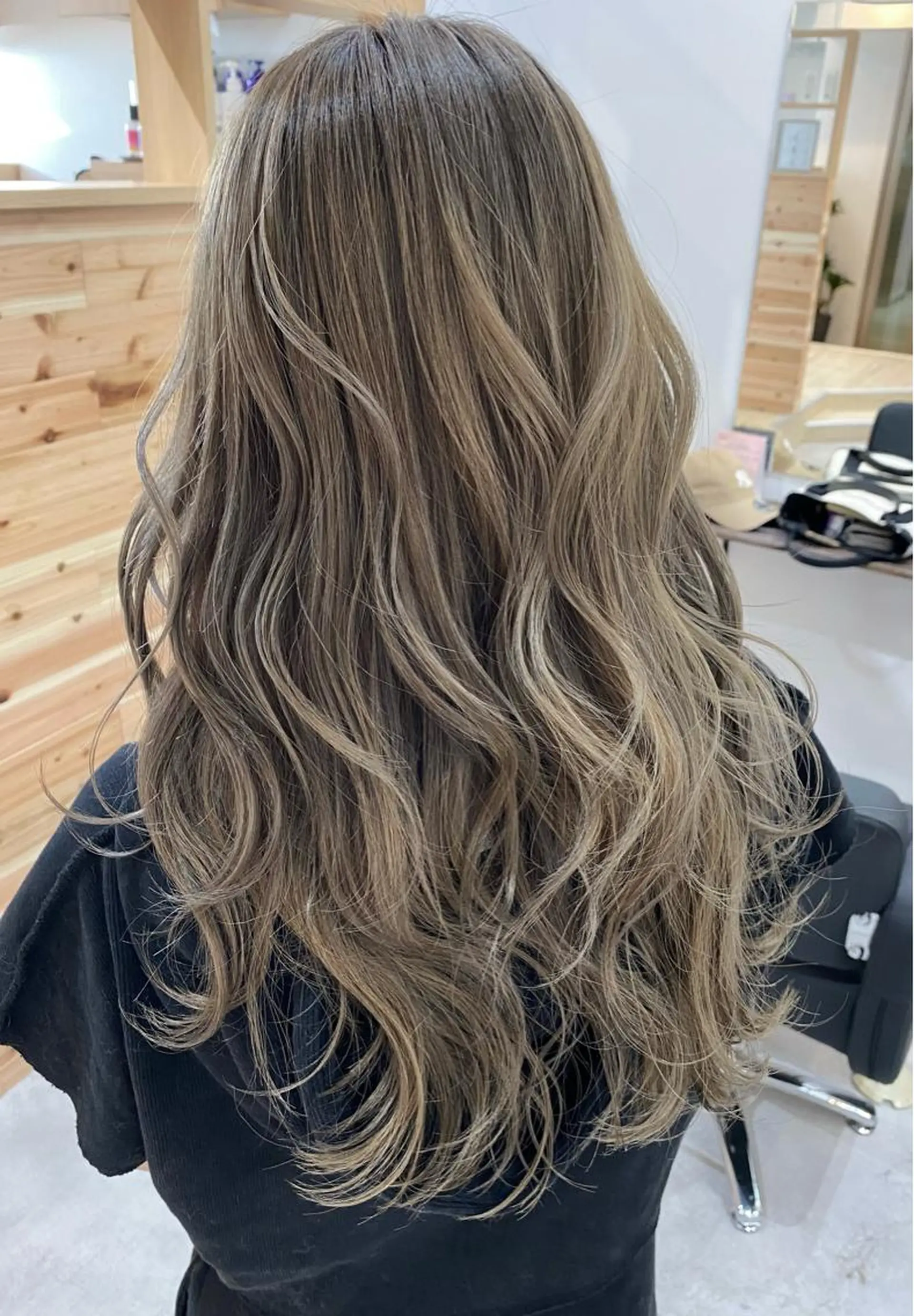 ロング カラー アディクシーカラー ベージュカラー カット ヘアカラー トリートメント 木下大地 HAIR  Oneのヘアスタイル