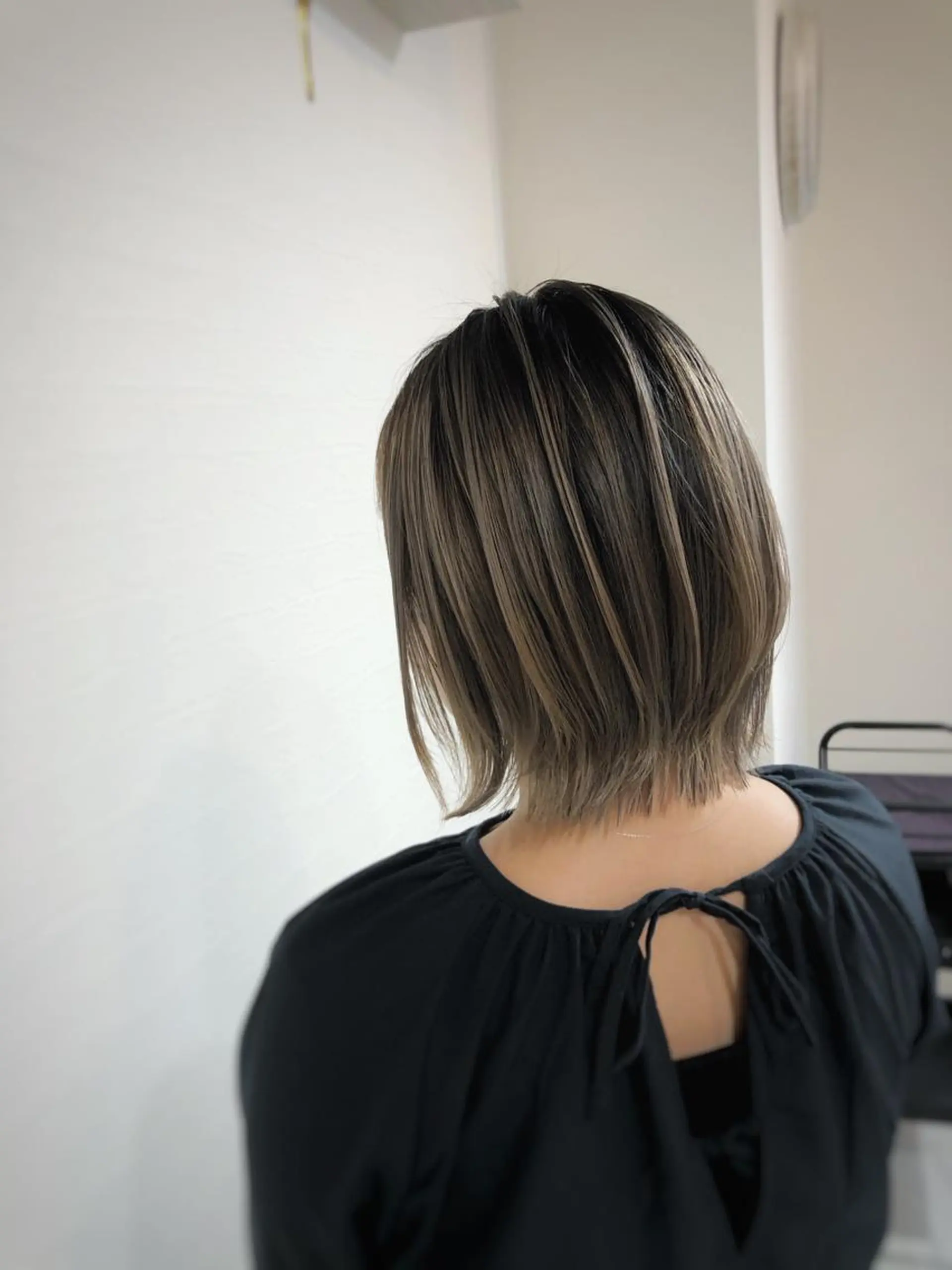 ショート カラー バレイヤージュ ボブ レイヤーカット ヘアカラー 山崎 俊介のヘアスタイル