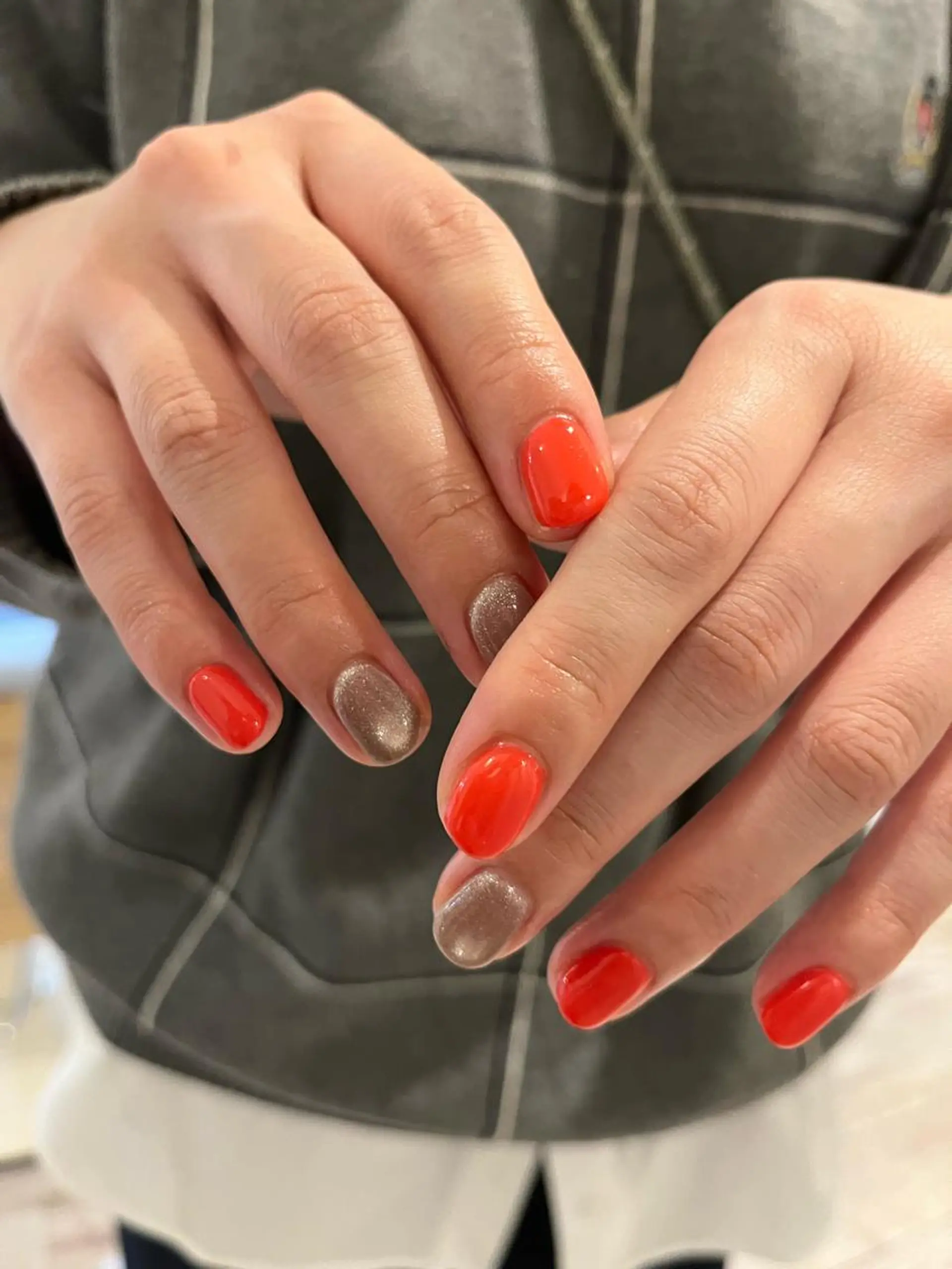 ネイル マグネットネイル ワンカラーネイル ハンドネイル une／YUKINA 🫧大人nuanceのネイルデザイン