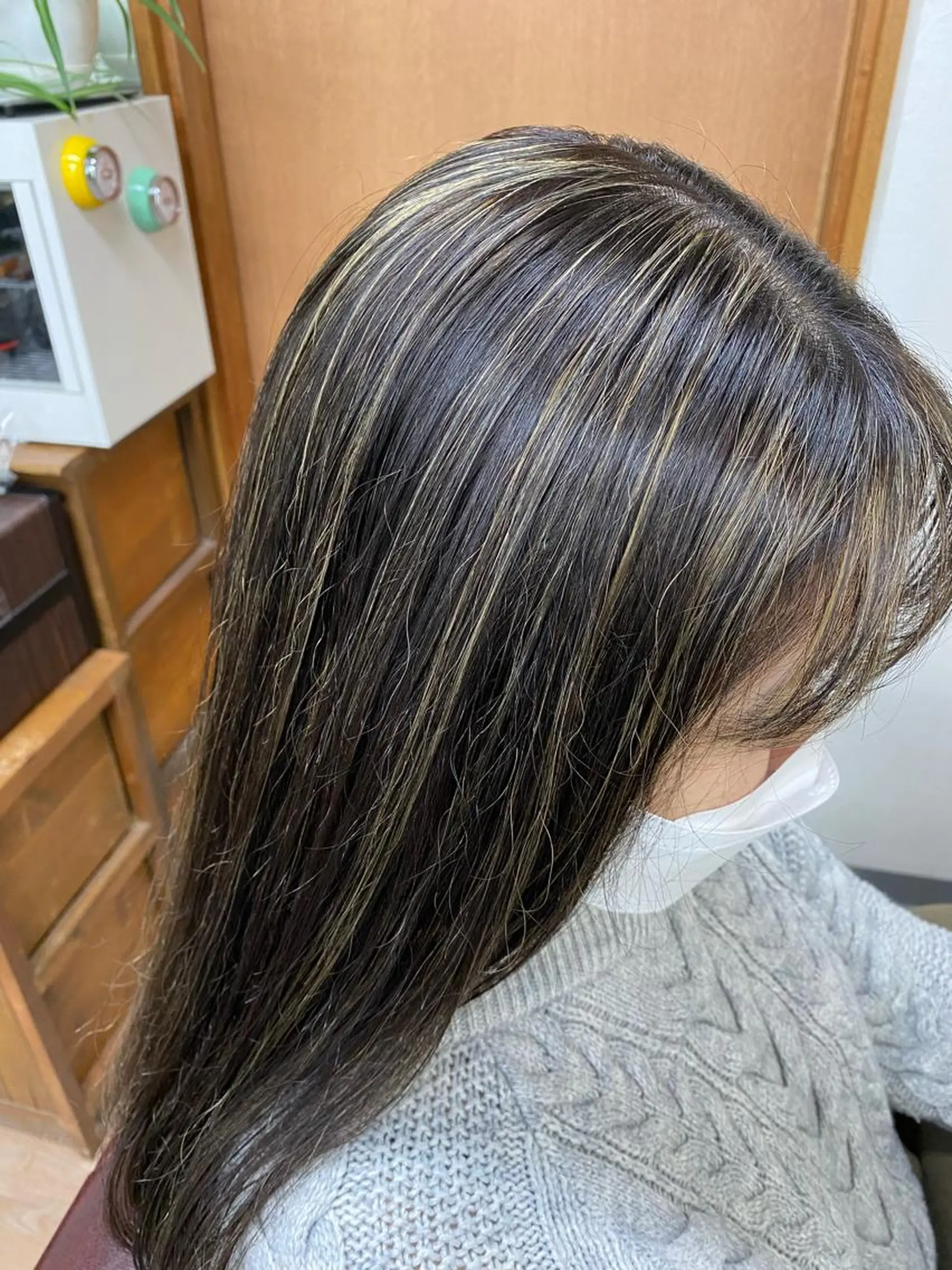 ロング ハイライト カット ヘアカラー トリートメント 永沼 真依のヘアスタイル