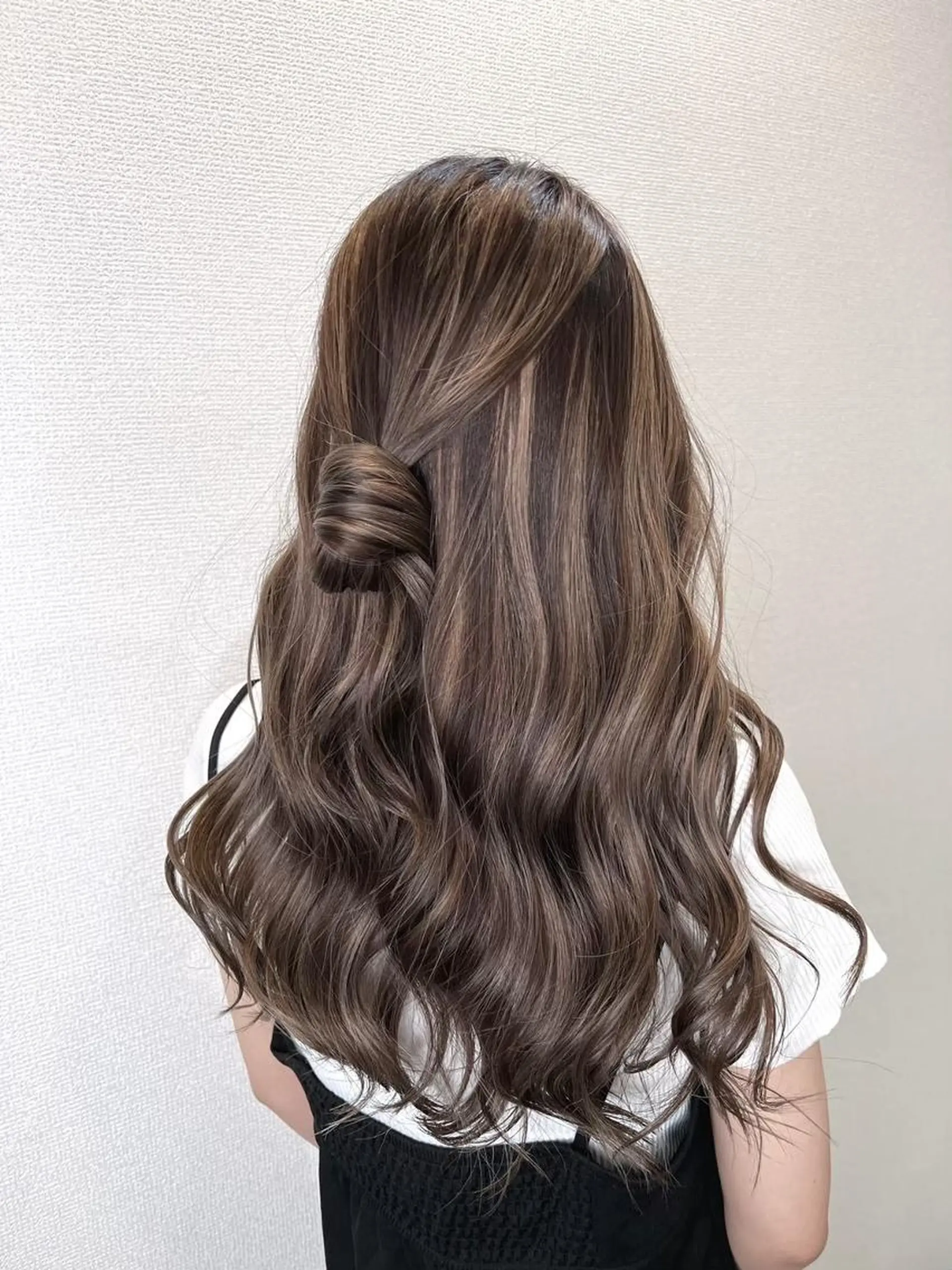 ロング アンダーバーホワイト 堺東店のヘアスタイル