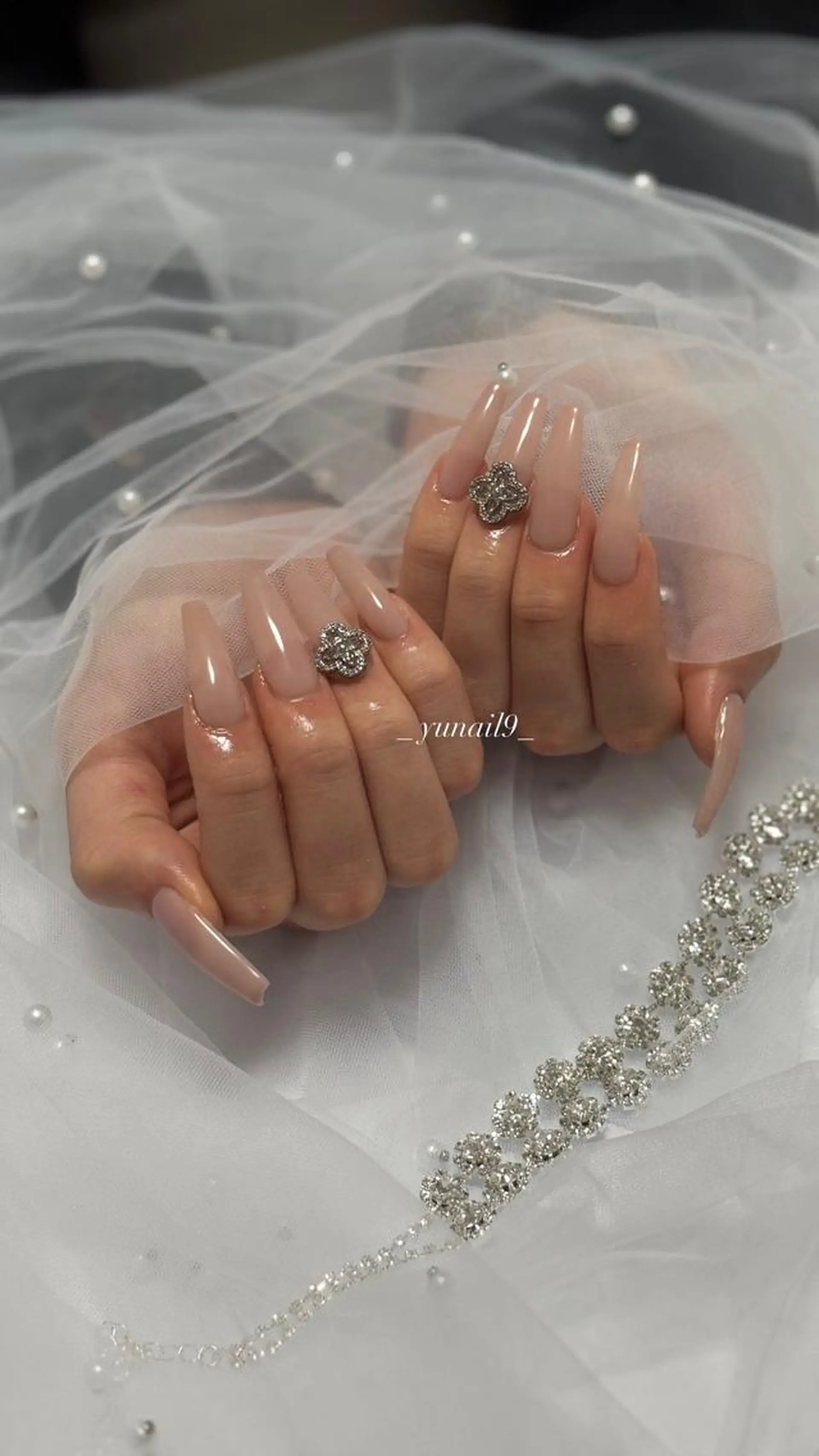 ネイル オーロラネイル ボルドー クリアネイル フラッシュネイル フットネイル メラク難波/長さだし パラジェルフィルインのネイルデザイン