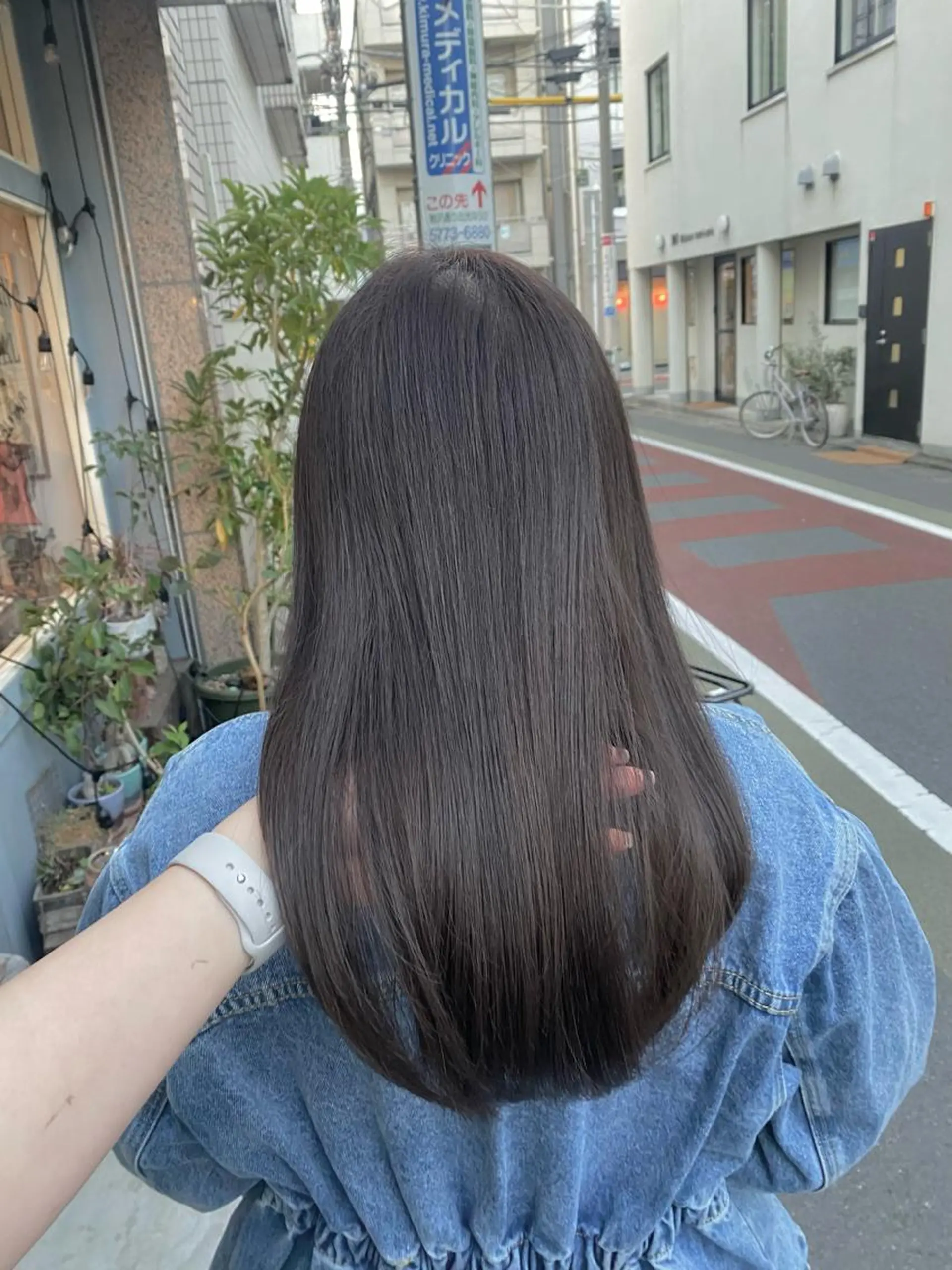 セミロング カラー AYANO ／レイヤー／オリーブのヘアスタイル