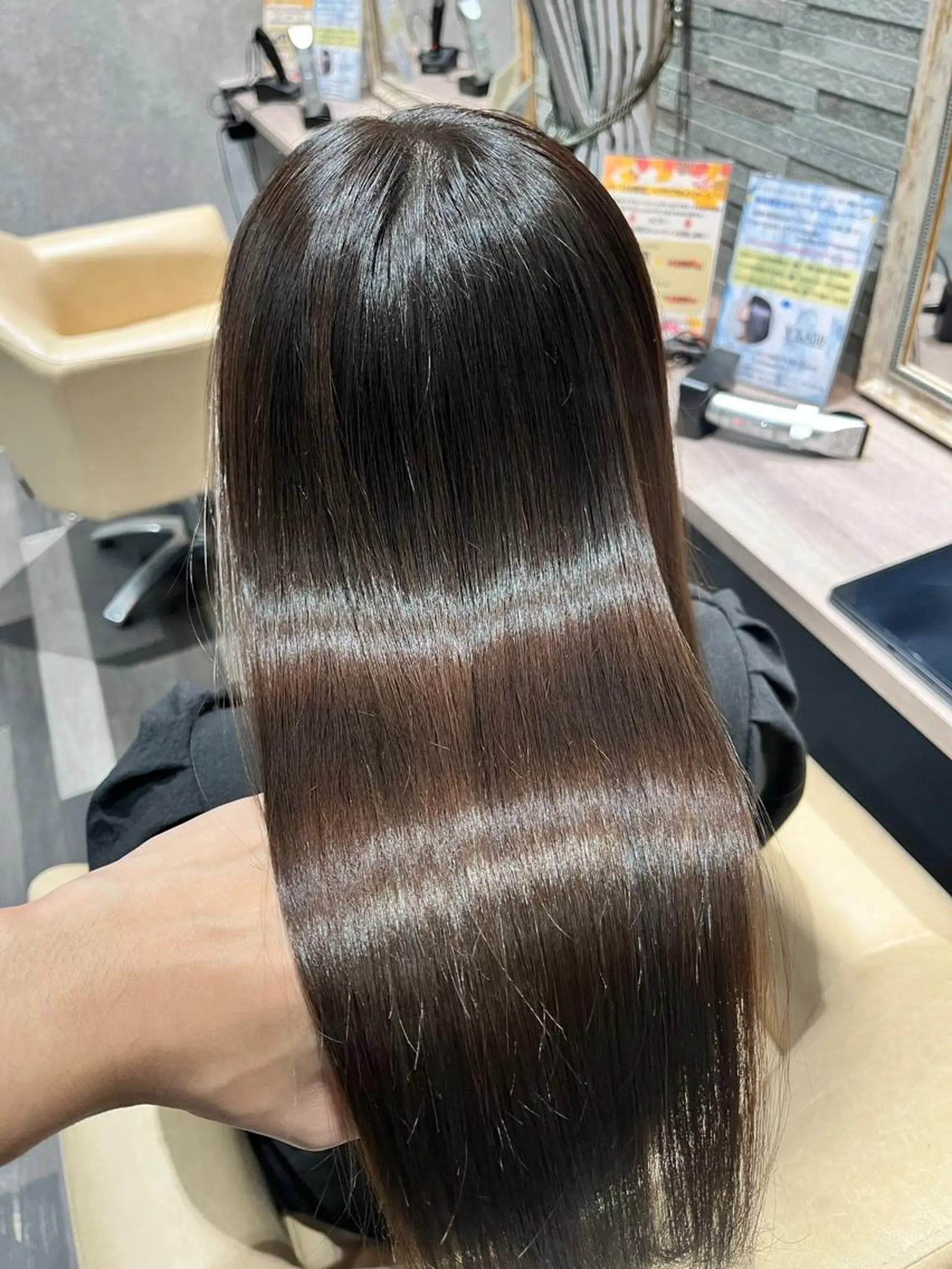 セミロング カット 縮毛矯正 西林麗雄4月 空きあります！のヘアスタイル