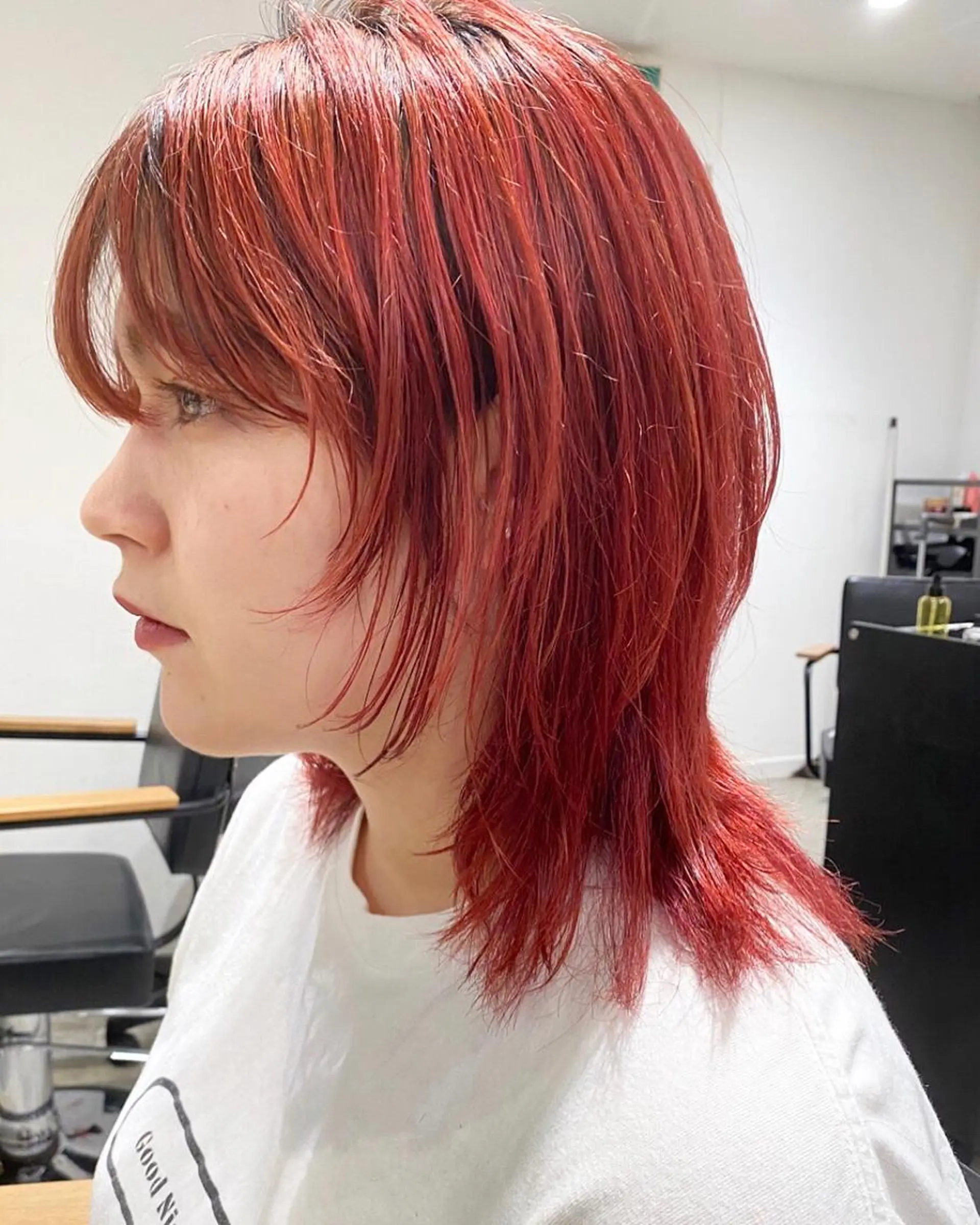 ミディアム カラー レッドカラー ウルフカット カット ヘアカラー トリートメント 村上雅人 ナチュラルモードのヘアスタイル