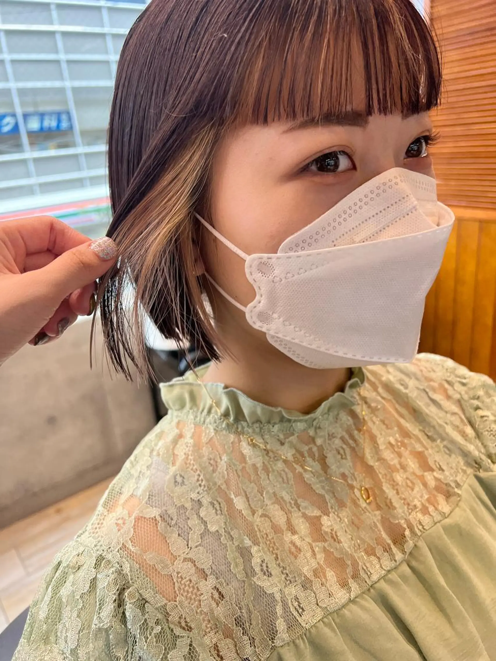 ショート カラー ヘアアレンジ 切りっぱなしボブ ショートボブ ベージュカラー イヤリングカラー インナーカラー カット ヘアカラー トリートメント サナ🌱 切りっぱなしボブのヘアスタイル