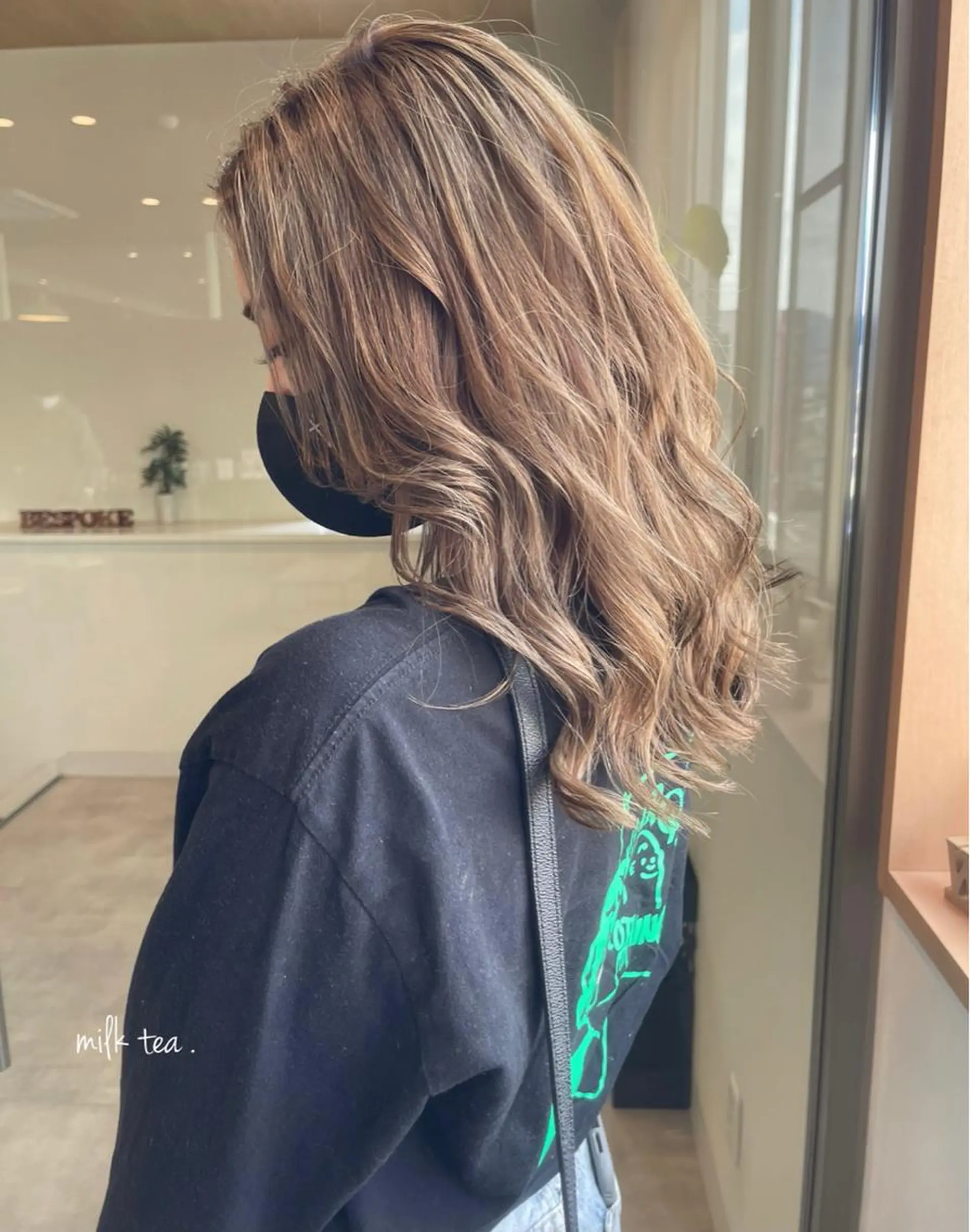 セミロング カラー ブリーチ グレージュ ミルクティーグレージュ 清水 亮太／赤み消しカラーのヘアスタイル