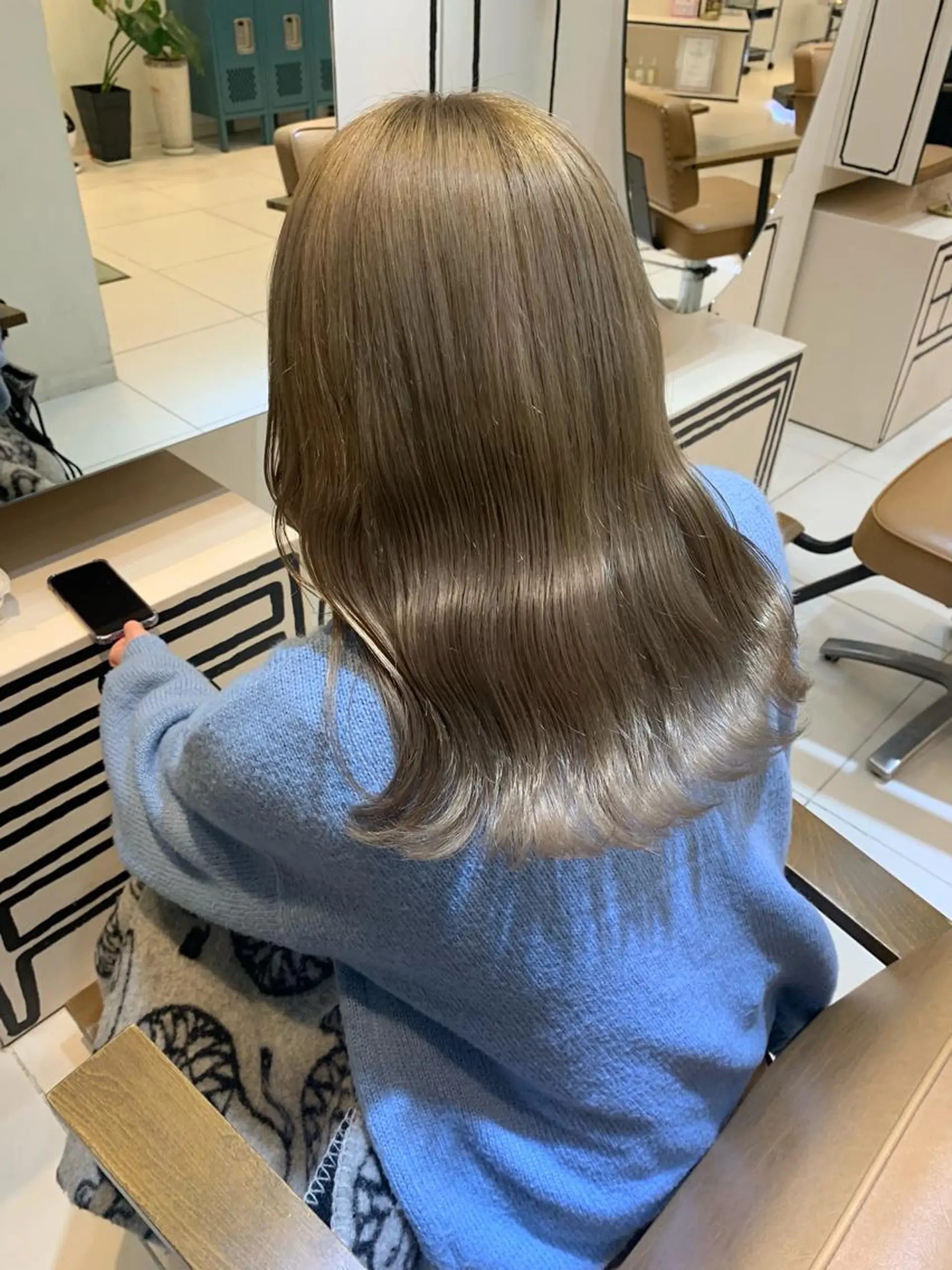 ロング カラー ブリーチ moeka レイヤー /艶カラー/韓国のヘアスタイル