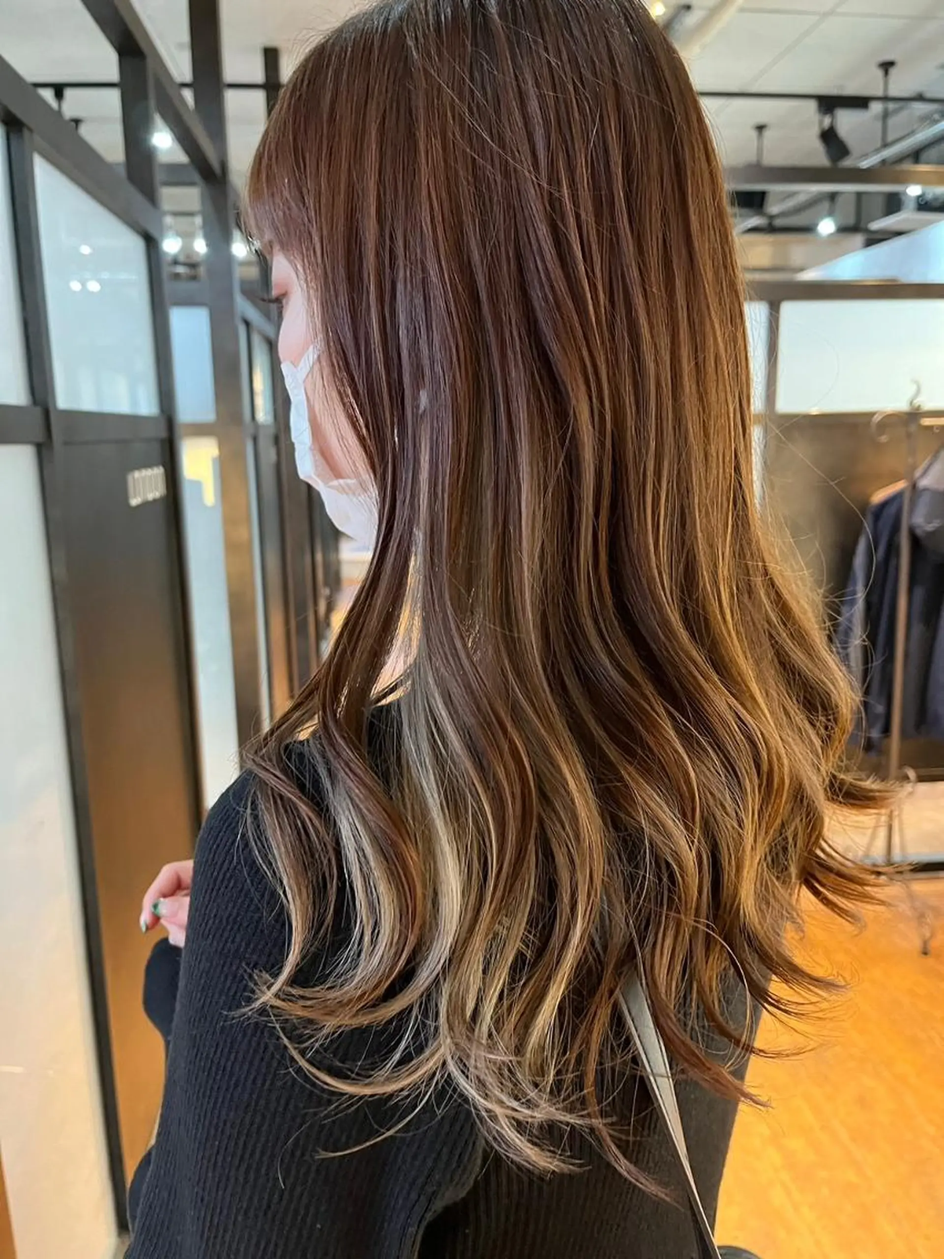 ロング パーマ カラー アディクシーカラー アッシュ バレイヤージュ ミストバング ブリーチ 初めでも安心🌟 newi町田✂のヘアスタイル
