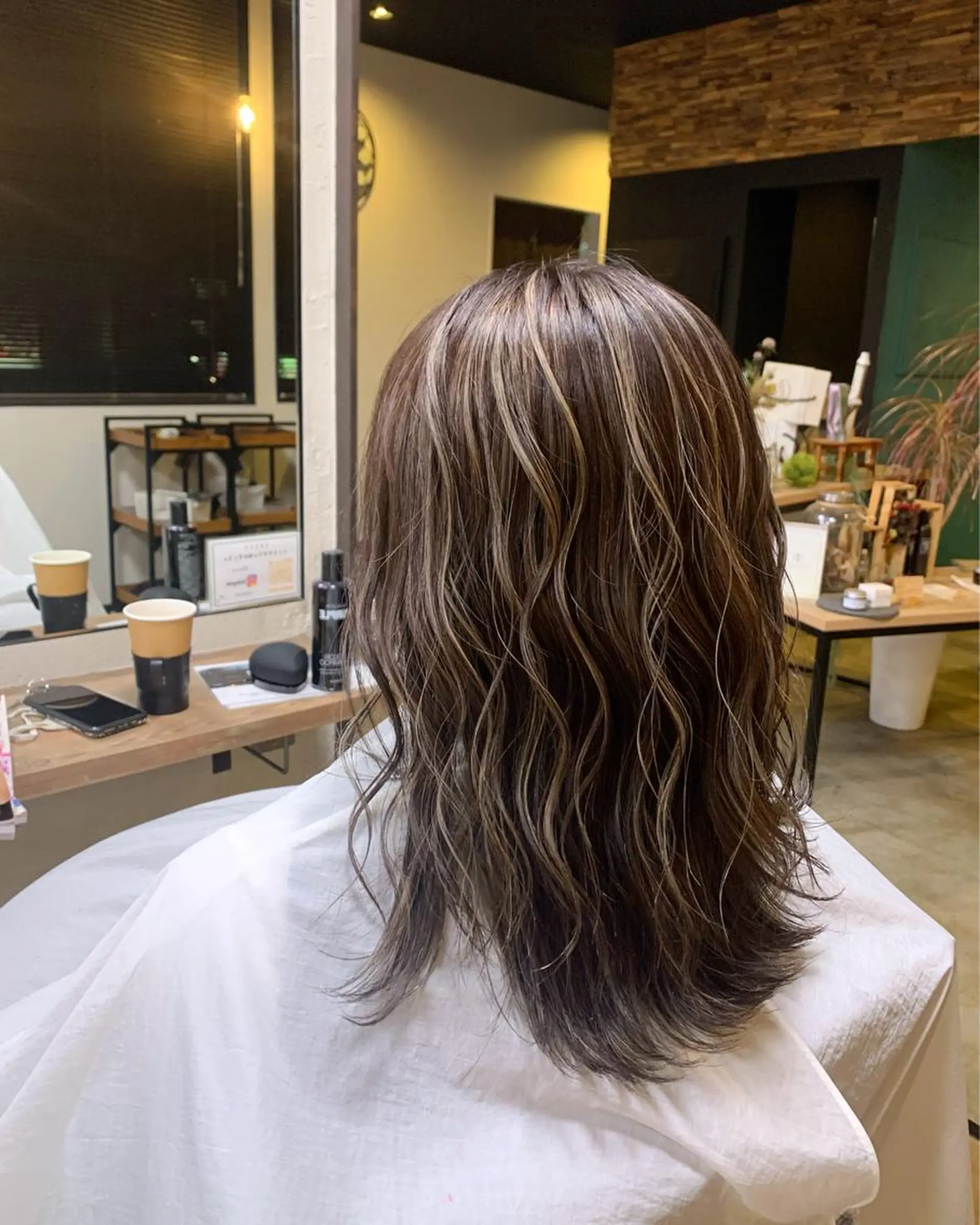 ミディアム ハイライト カット ヘアカラー トリートメント 山﨑 大二郎のヘアスタイル