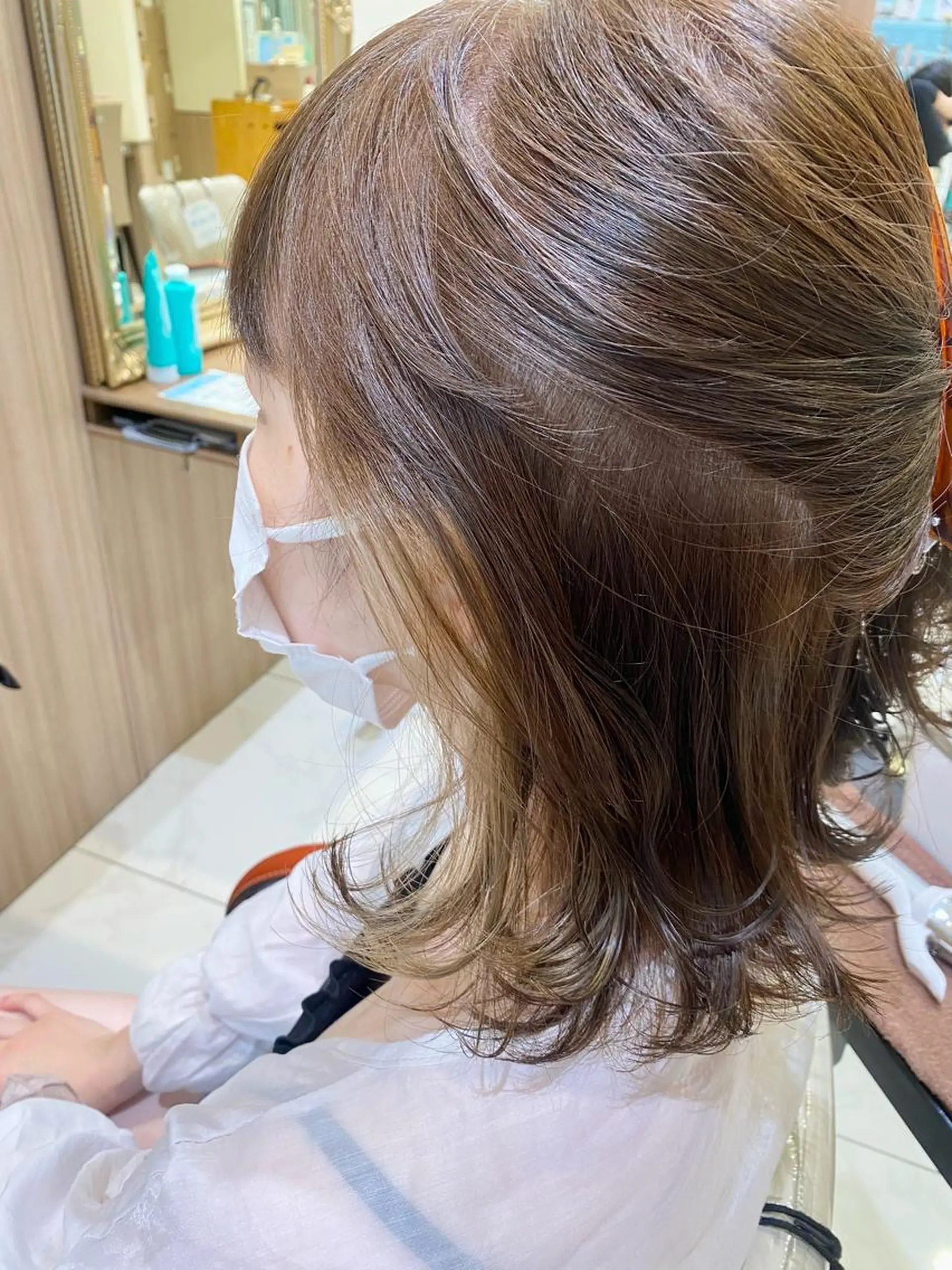 セミロング カラー 古川 琴美のヘアスタイル