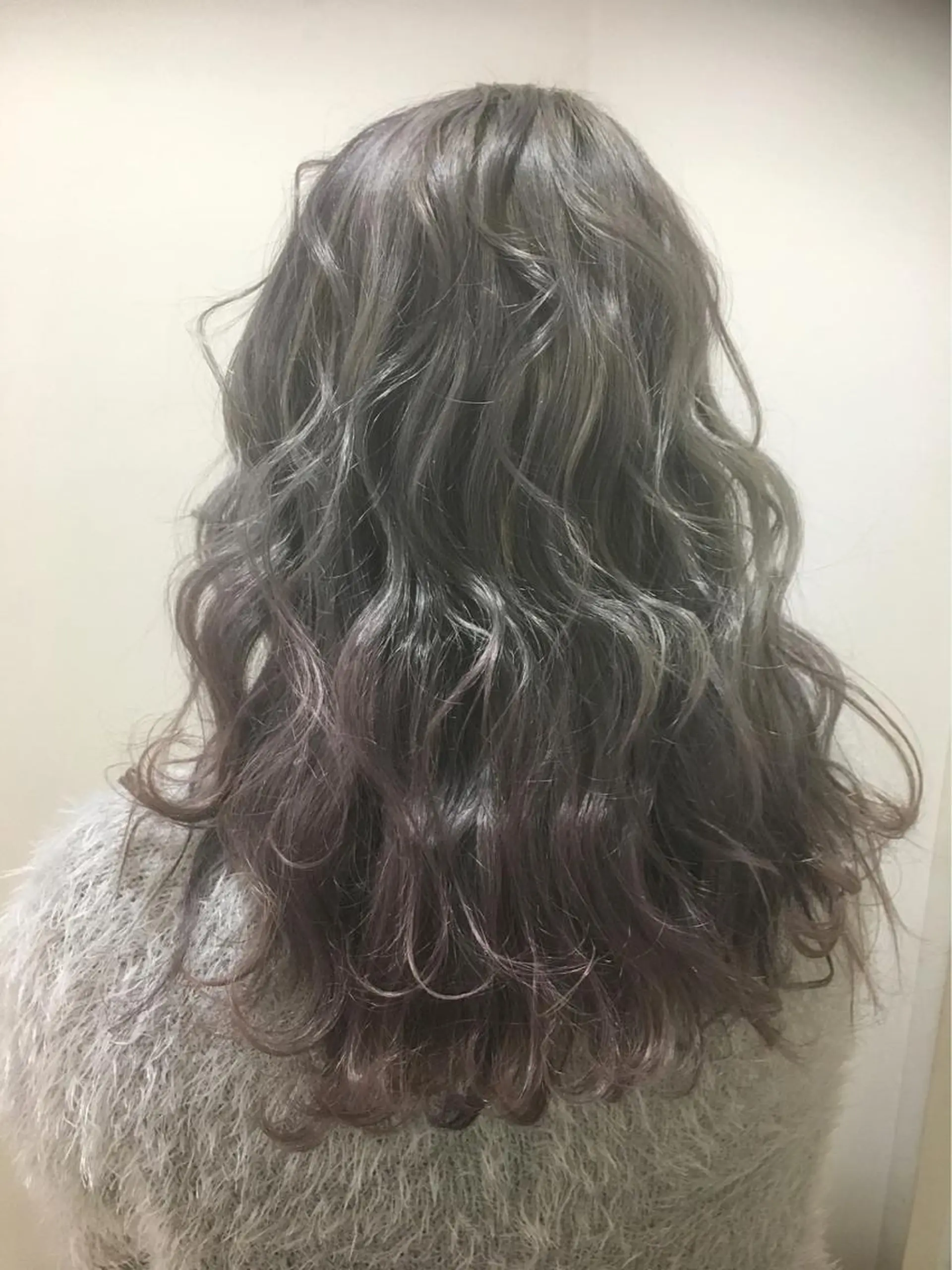 セミロング カラー ブリーチ グラデーションカラー ラベンダーカラー 永井 大希のヘアスタイル