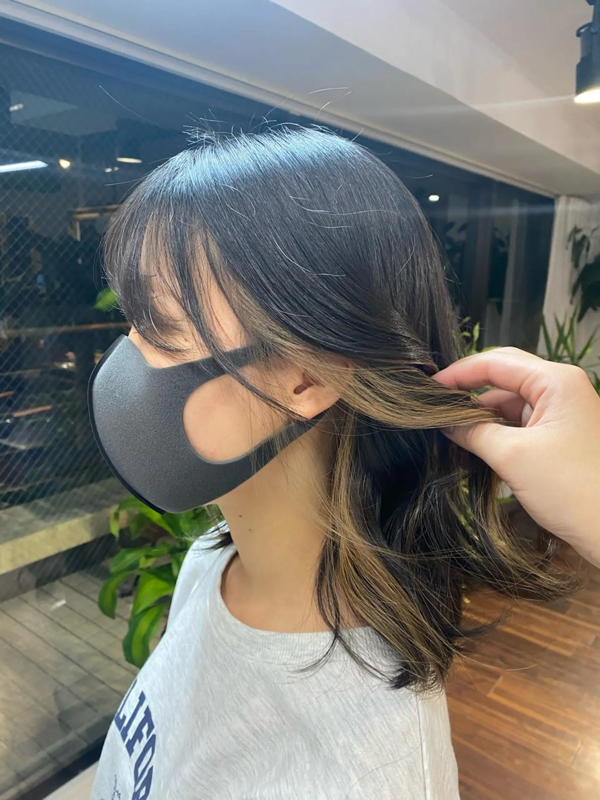 セミロング カラー パーマ ヘアアレンジ ベージュカラー イヤリングカラー インナーカラー レイヤーカット×髪質 改善🇰🇷シオリのヘアスタイル