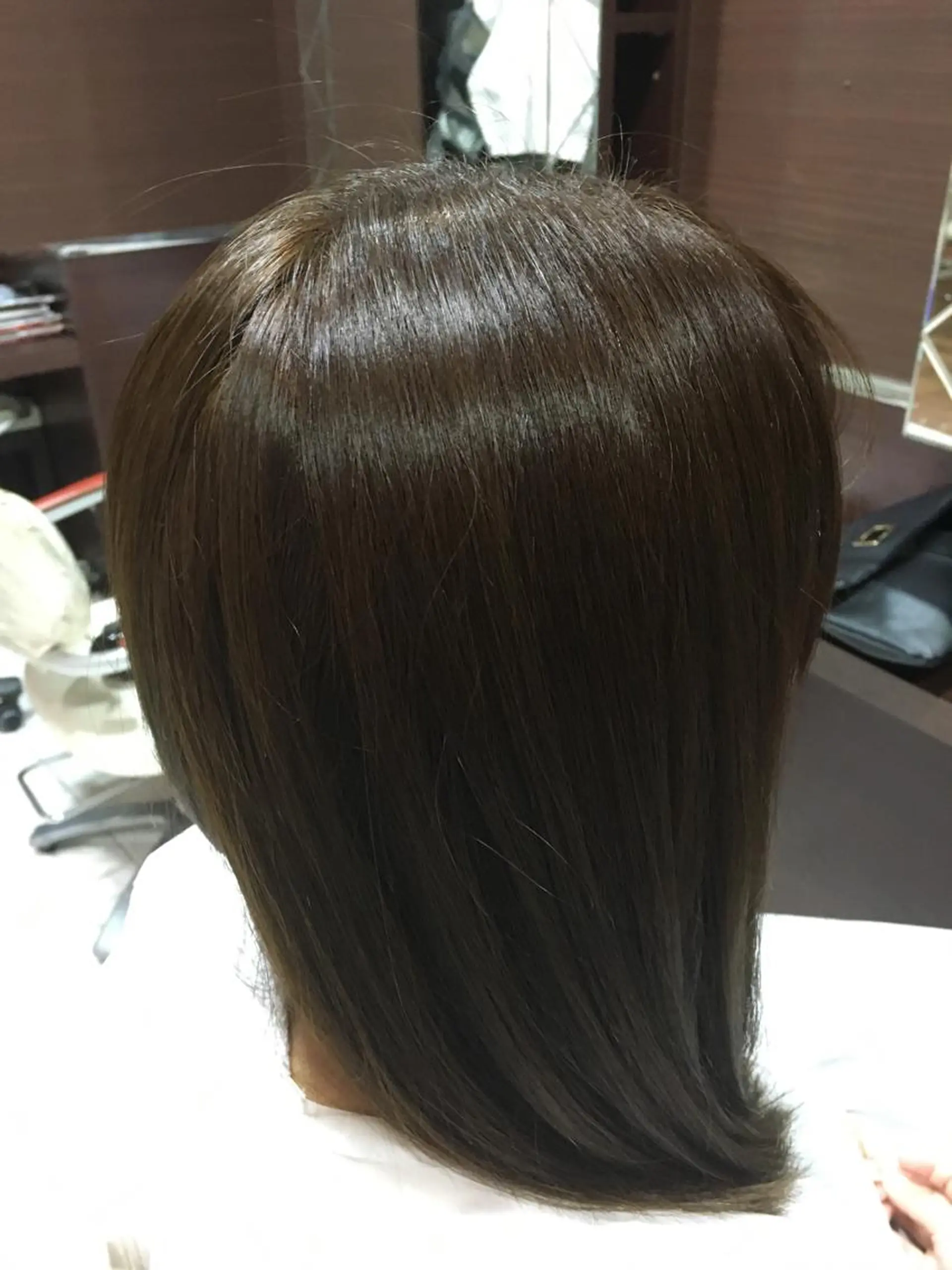 セミロング カラー 岡部 裕真のヘアスタイル