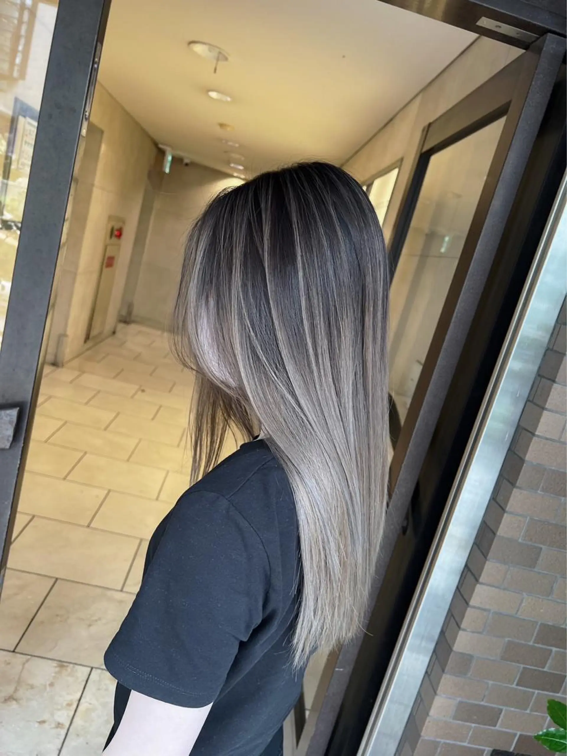 ロング カラー バレイヤージュ グレージュ レイヤーカット ヘアカラー トリートメント 指名数No.1 /NAOYAのヘアスタイル