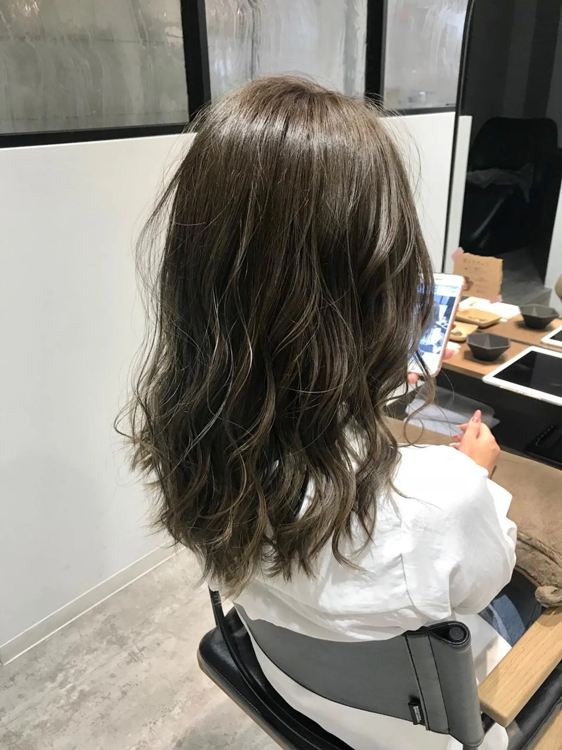セミロング カラー ヘアアレンジ ブルーカラー ブルージュ 透明感カラー レイヤーカット カット ヘアカラー トリートメント 似合わせレイヤー/ 美髪縮毛矯正/ミナエのヘアスタイル