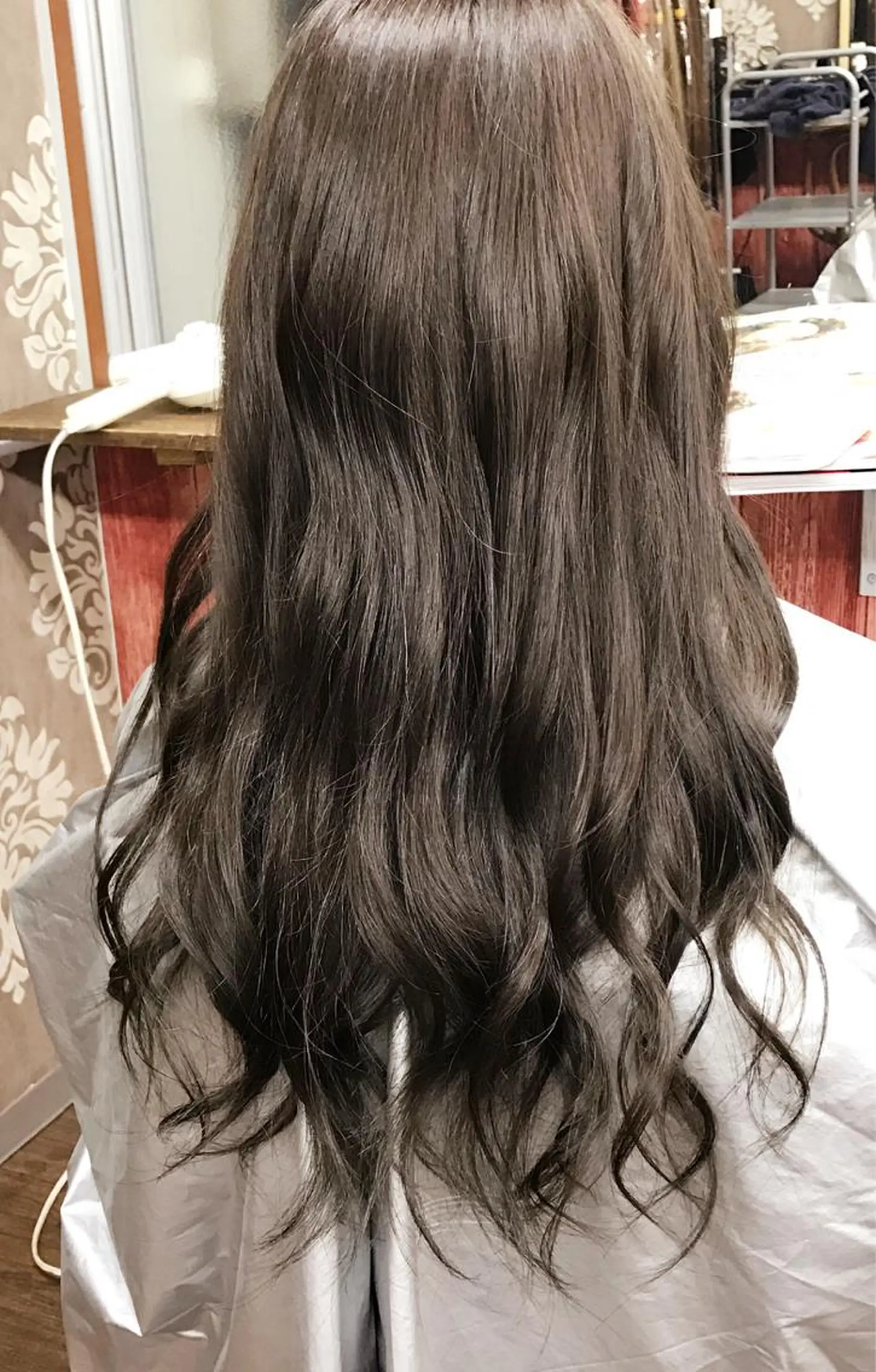 ロング カラー アッシュ ヤナ マネージャーのヘアスタイル