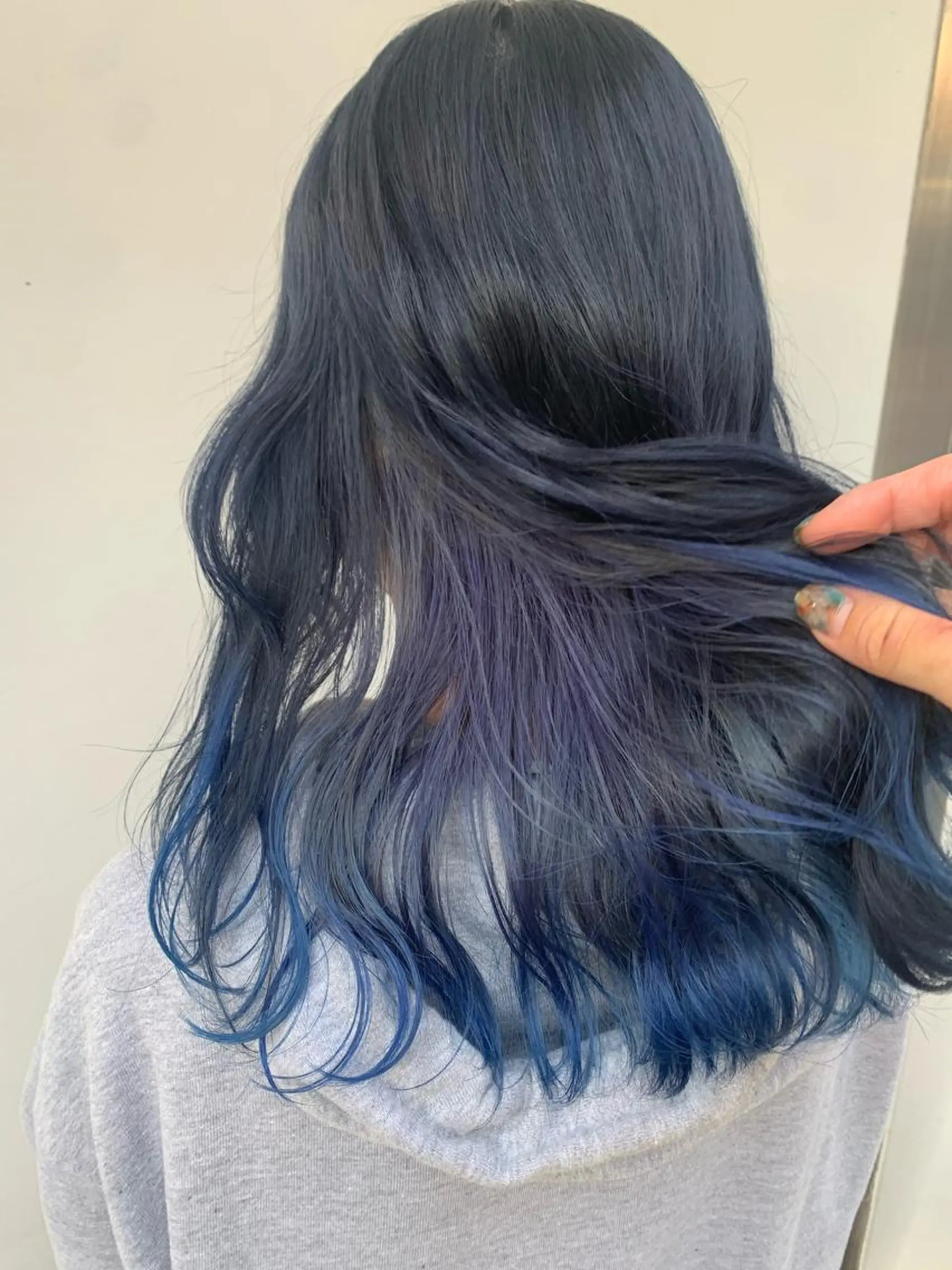 ミディアム カラー ブリーチ ブルーカラー インナーカラー ラベンダーカラー ネイビーカラー ヘアカラー 中目黒🌼 🌼ハナのヘアスタイル