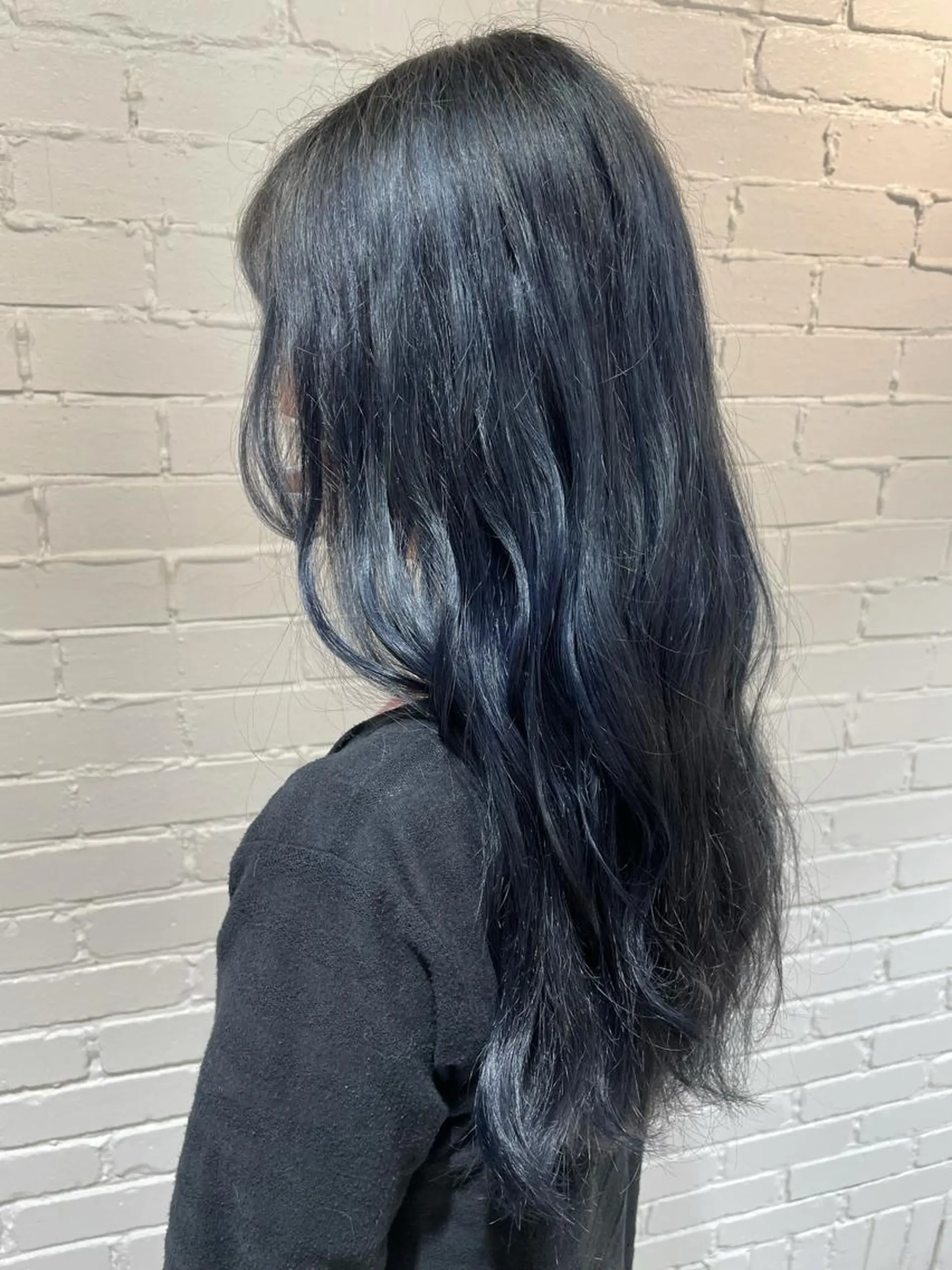 ロング カラー 黒髪 ブリーチ ブルーカラー ブルーブラック 🩰韓国レイヤー🩷 艶カラー🌷小栁歩美のヘアスタイル