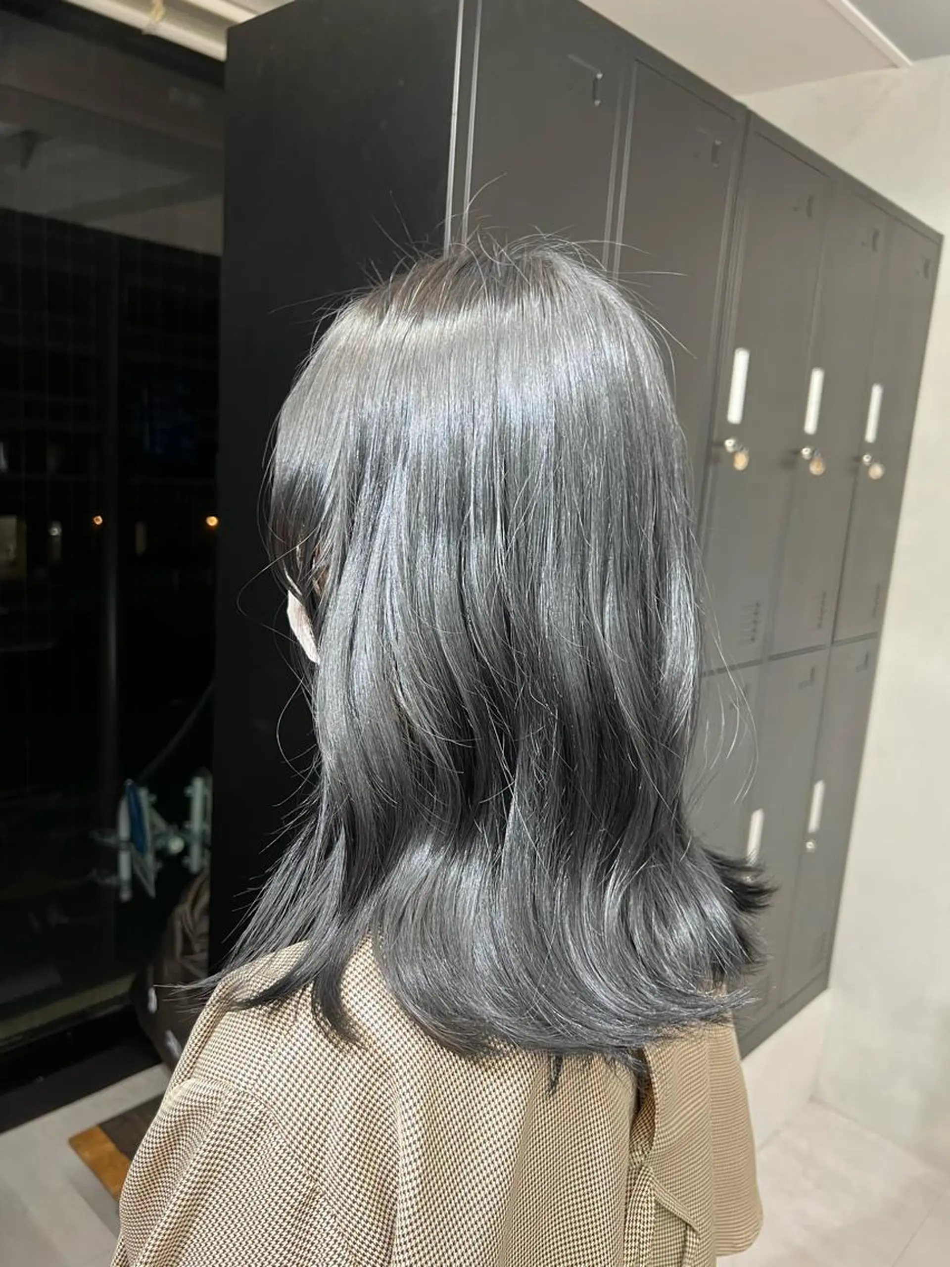 カラー 黒髪 ブルーカラー ブルーブラック 小森聖奈 韓国風レイヤーカットのヘアスタイル