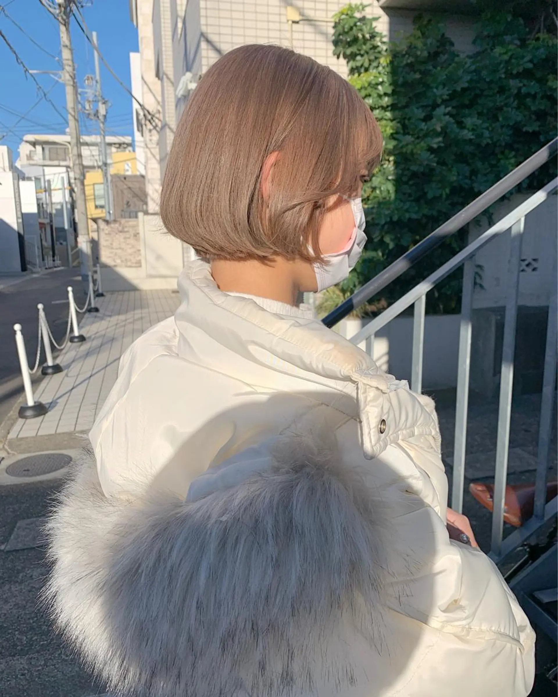 ショート カラー ブリーチ ブロンド ケアブリーチ 柔らかブラウン/顔周 りレイヤー♡ユウシのヘアスタイル