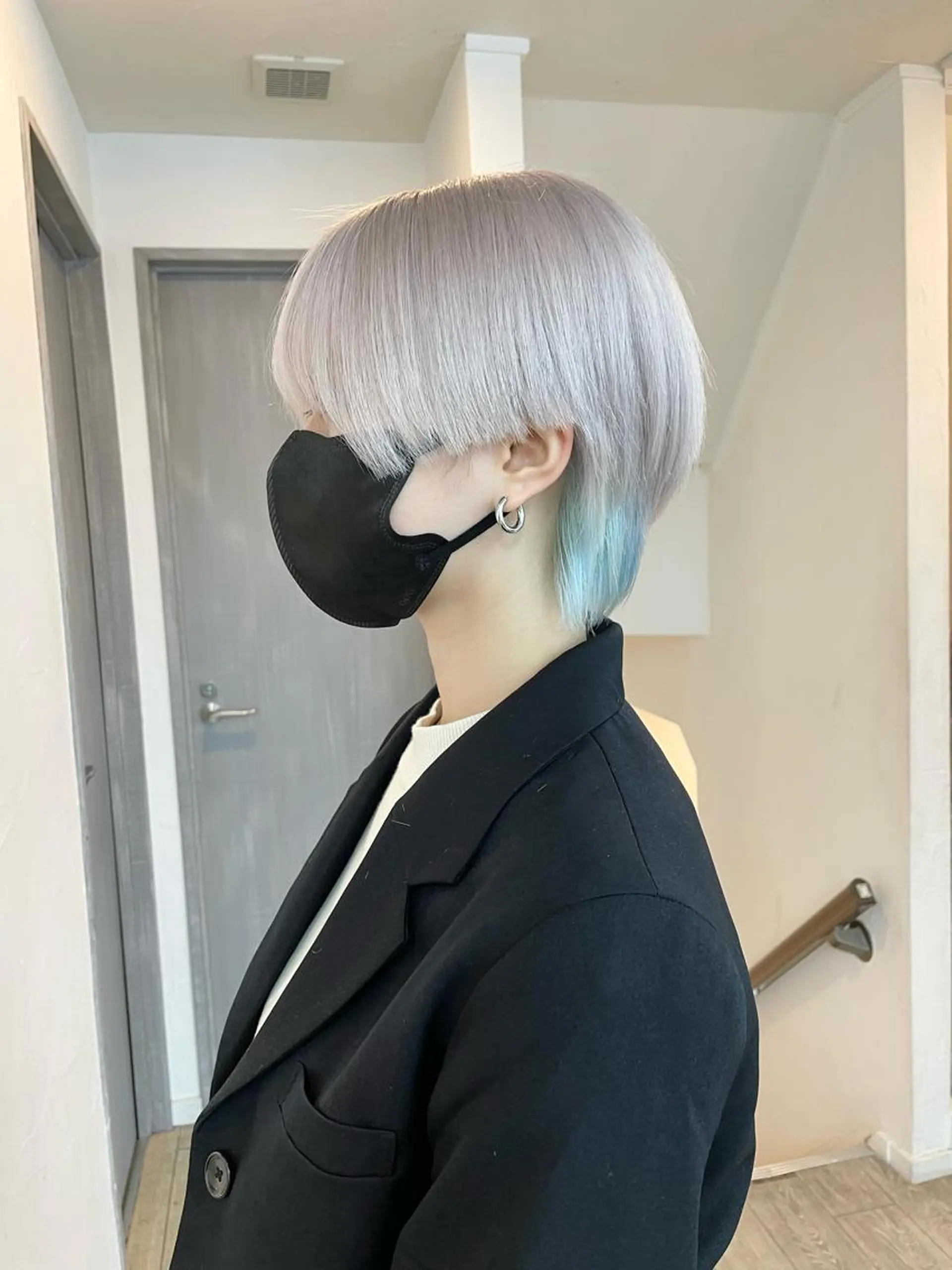 ショート カラー ブルーカラー ヘアカラー トリートメント ヘアセット ハイトーン×レイヤー ／遠藤将太のヘアスタイル