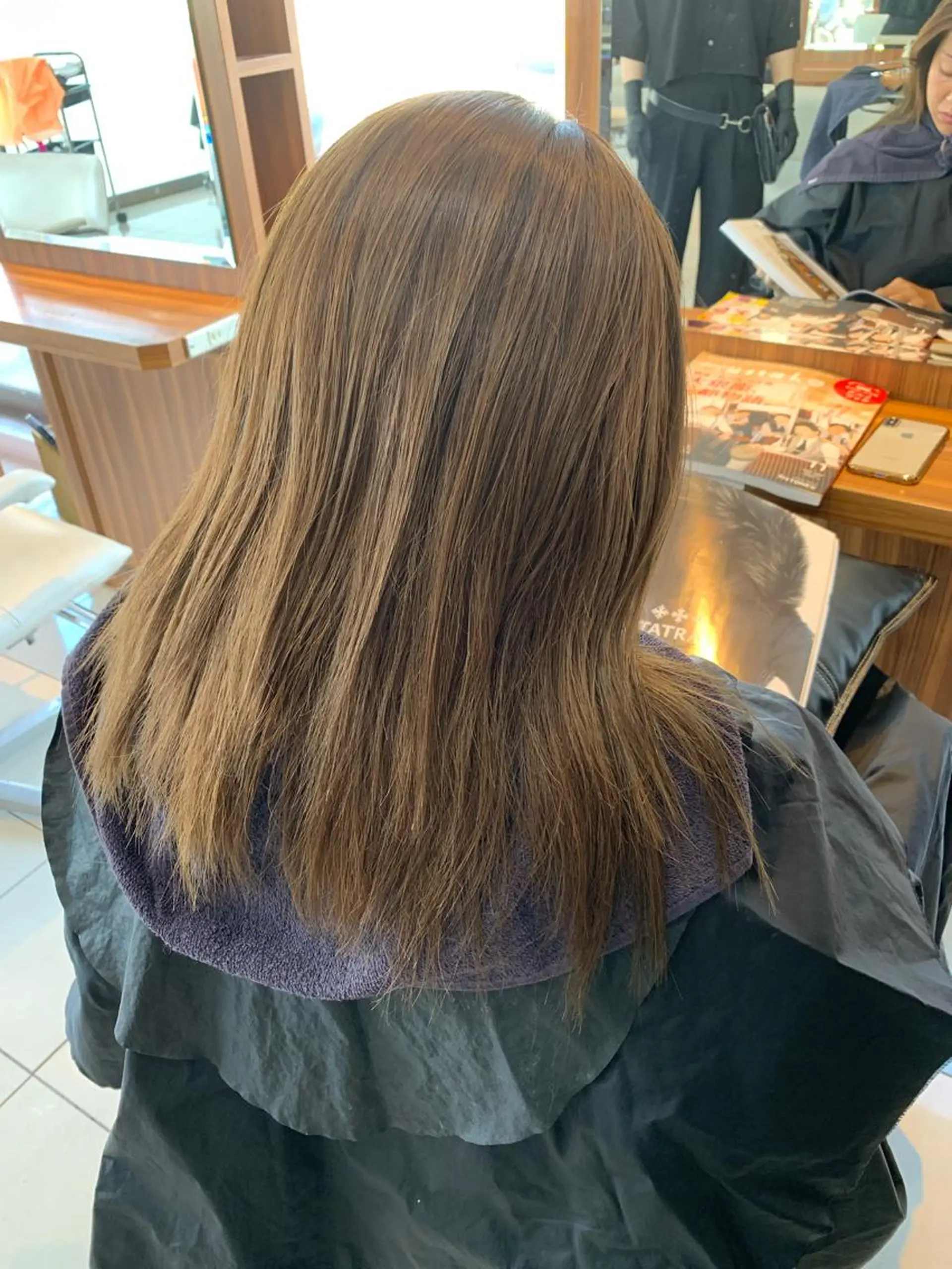 セミロング カラー 白髪ぼかしハイライト 柳川拓哉のヘアスタイル