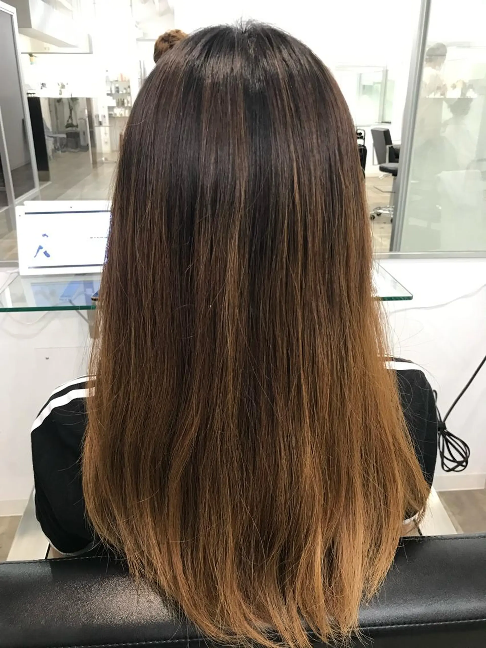 ミディアム tomo MiND HAiRのヘアスタイル