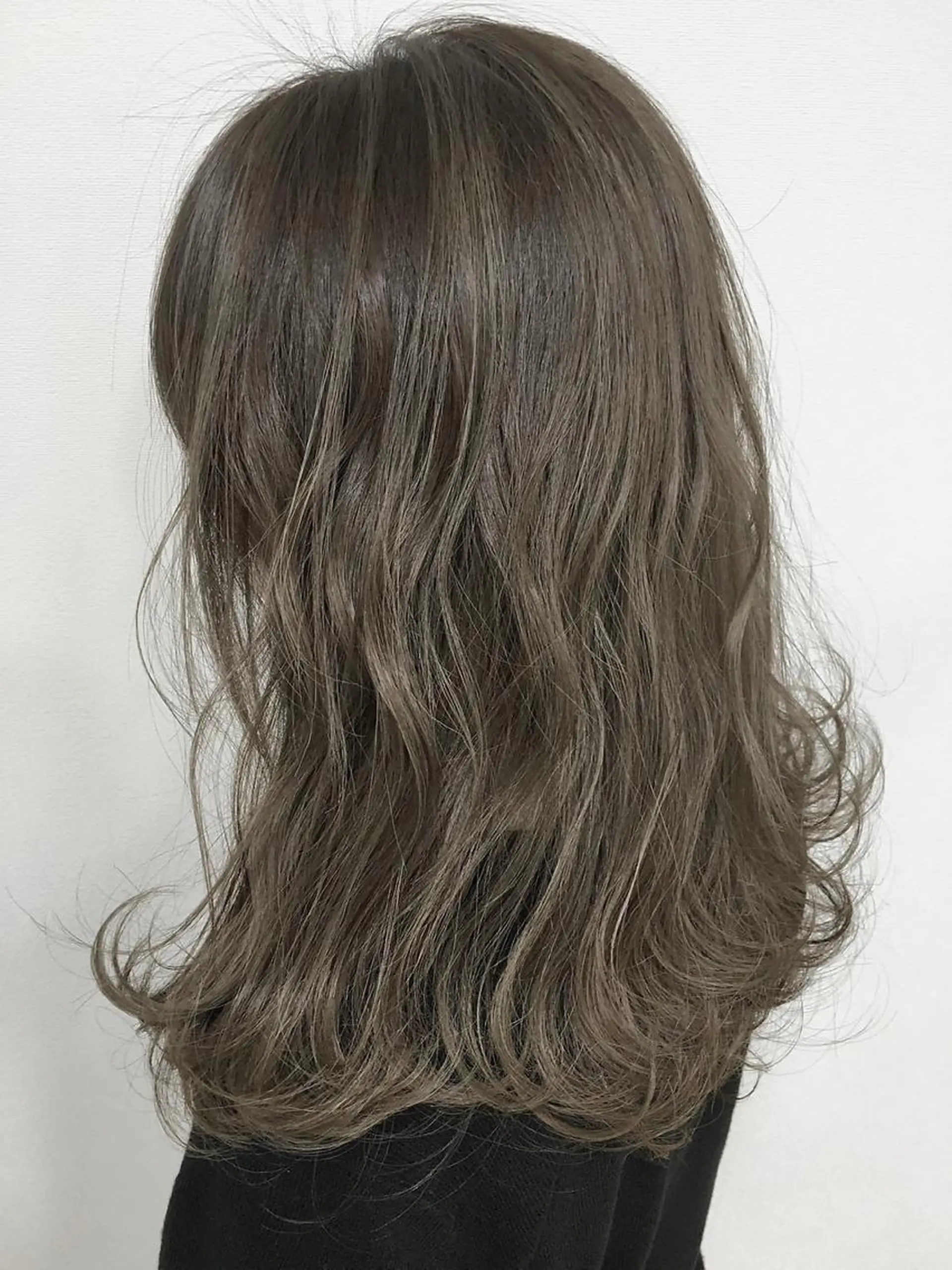 セミロング カラー ヘアカラー 心斎橋韓国ボブ 好原良真のヘアスタイル