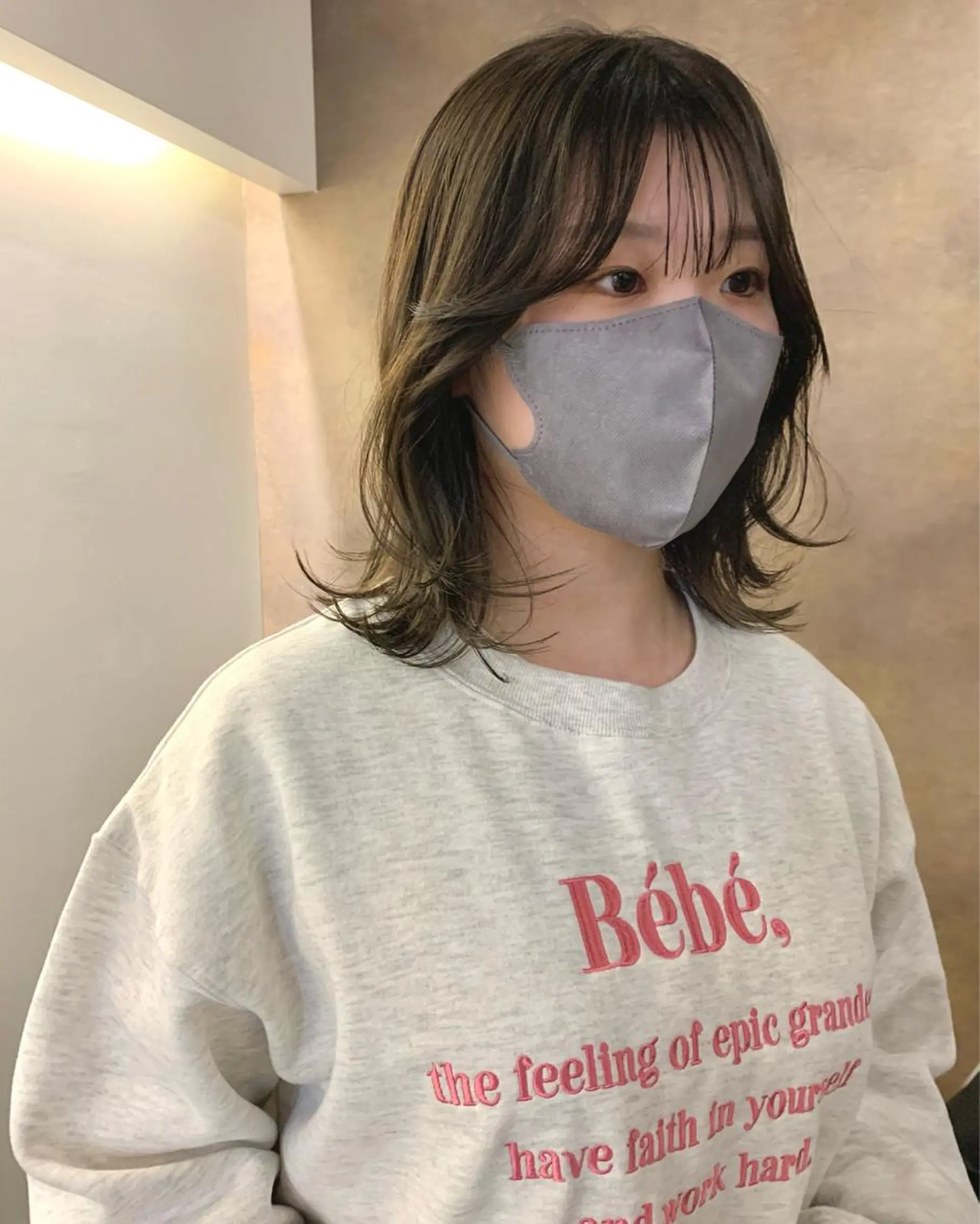 ミディアム カラー カット ヘアカラー SAKINO． ベージュカラーのヘアスタイル