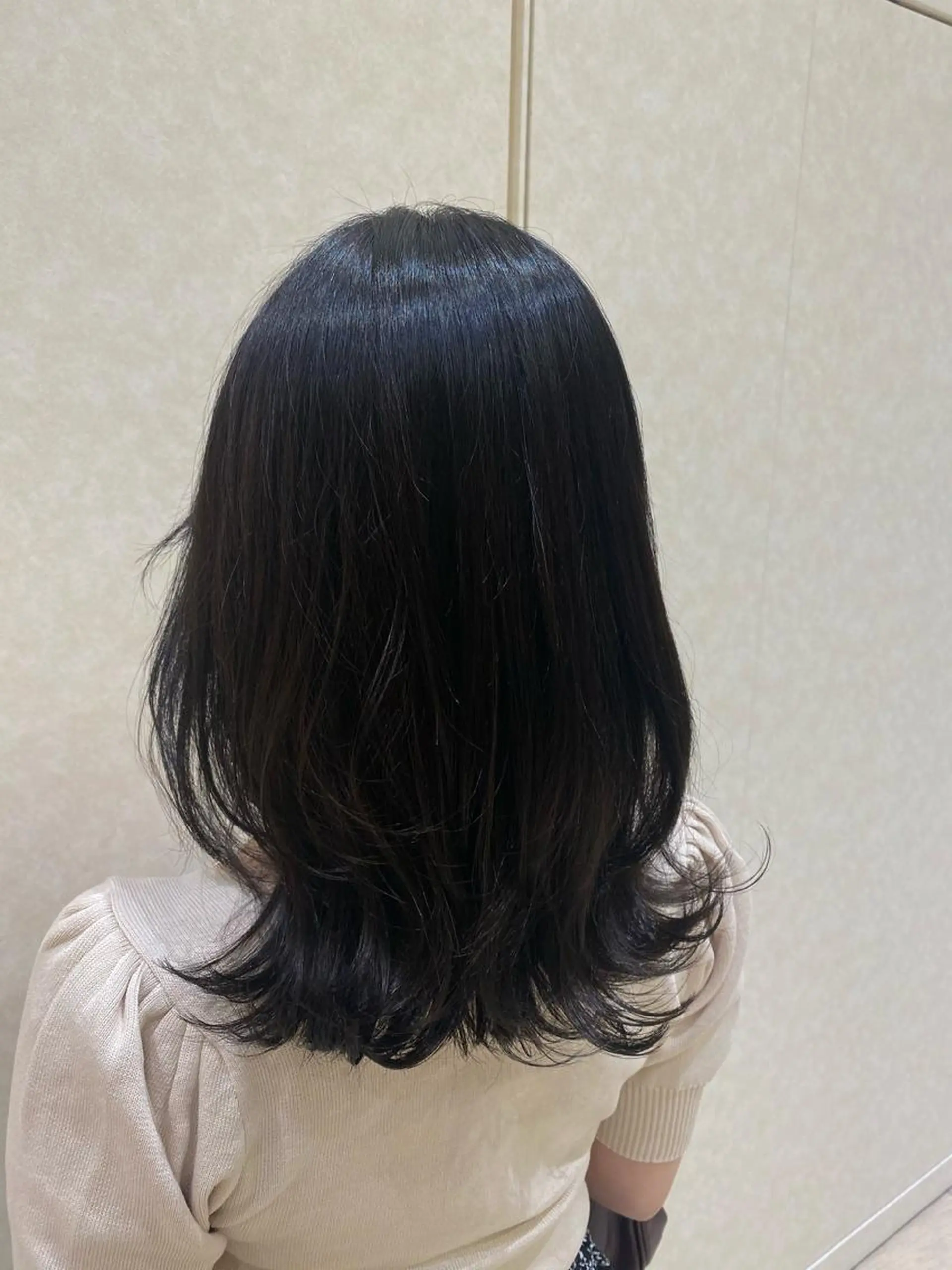 セミロング 小倉 沙織のヘアスタイル