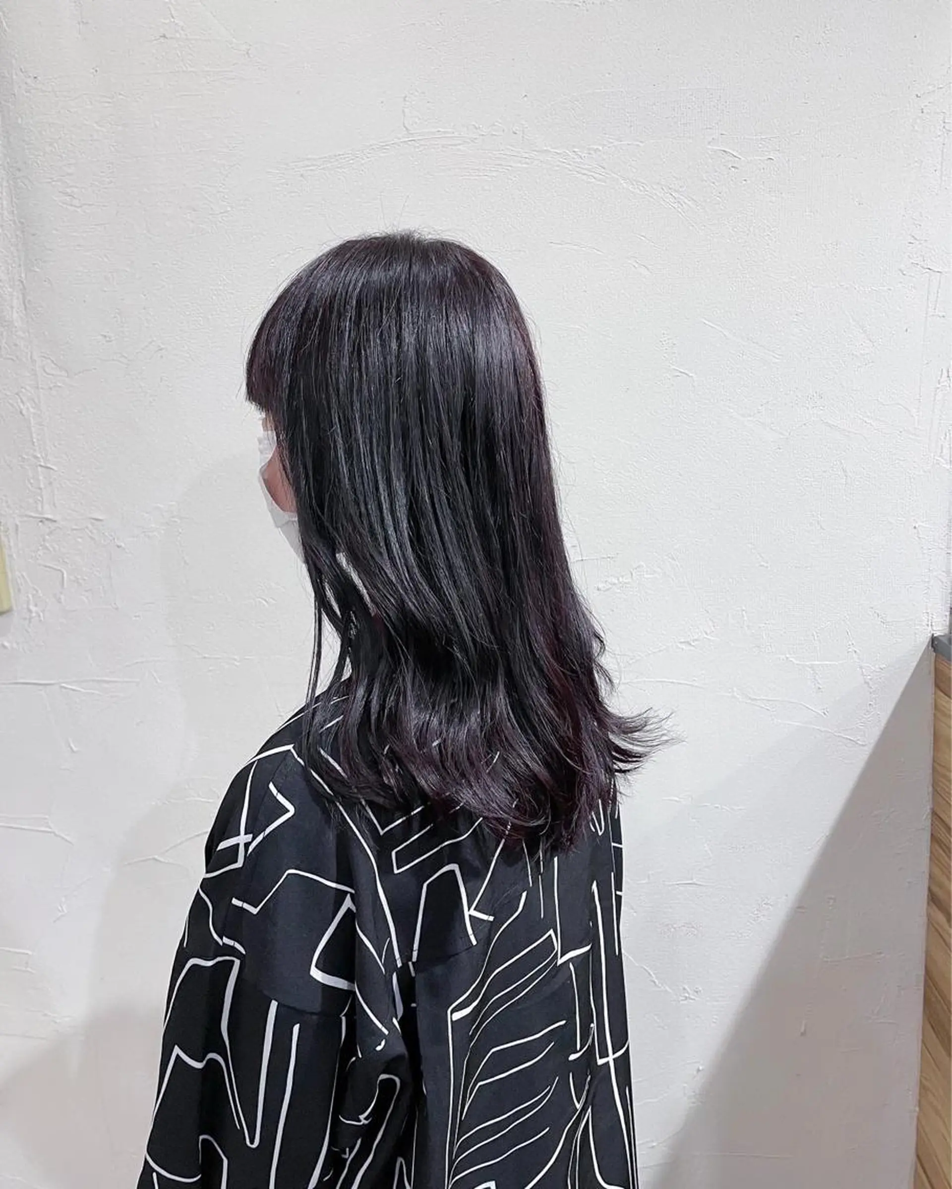 ロング カラー 黒髪 レッドカラー バイオレットカラー soin by poshのヘアスタイル