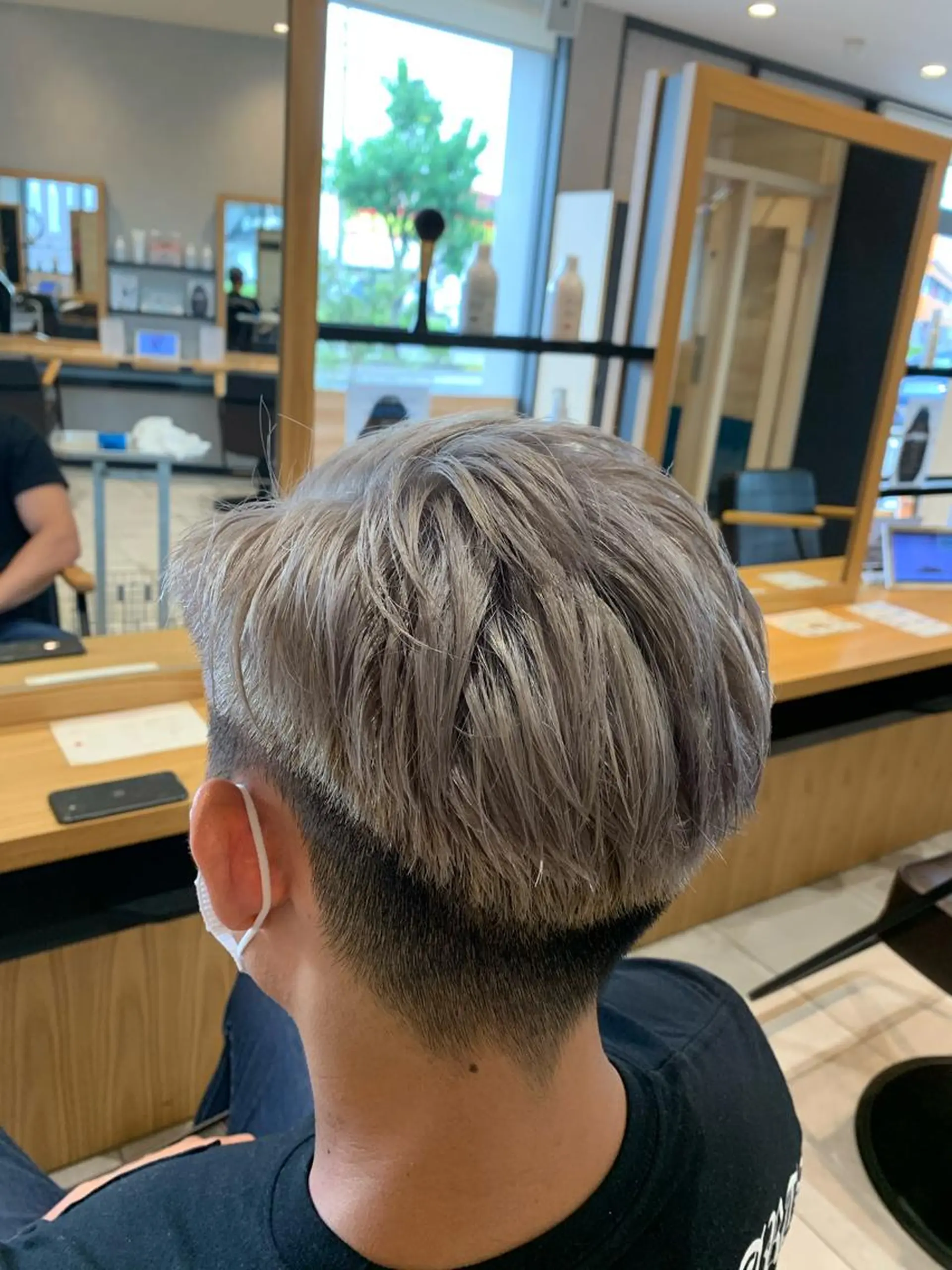 カラー メンズ メンズブリーチ ブリーチ シルバー ホワイトシルバー 名古屋／デザイン／ ブリーチ/松井亮磨のヘアスタイル