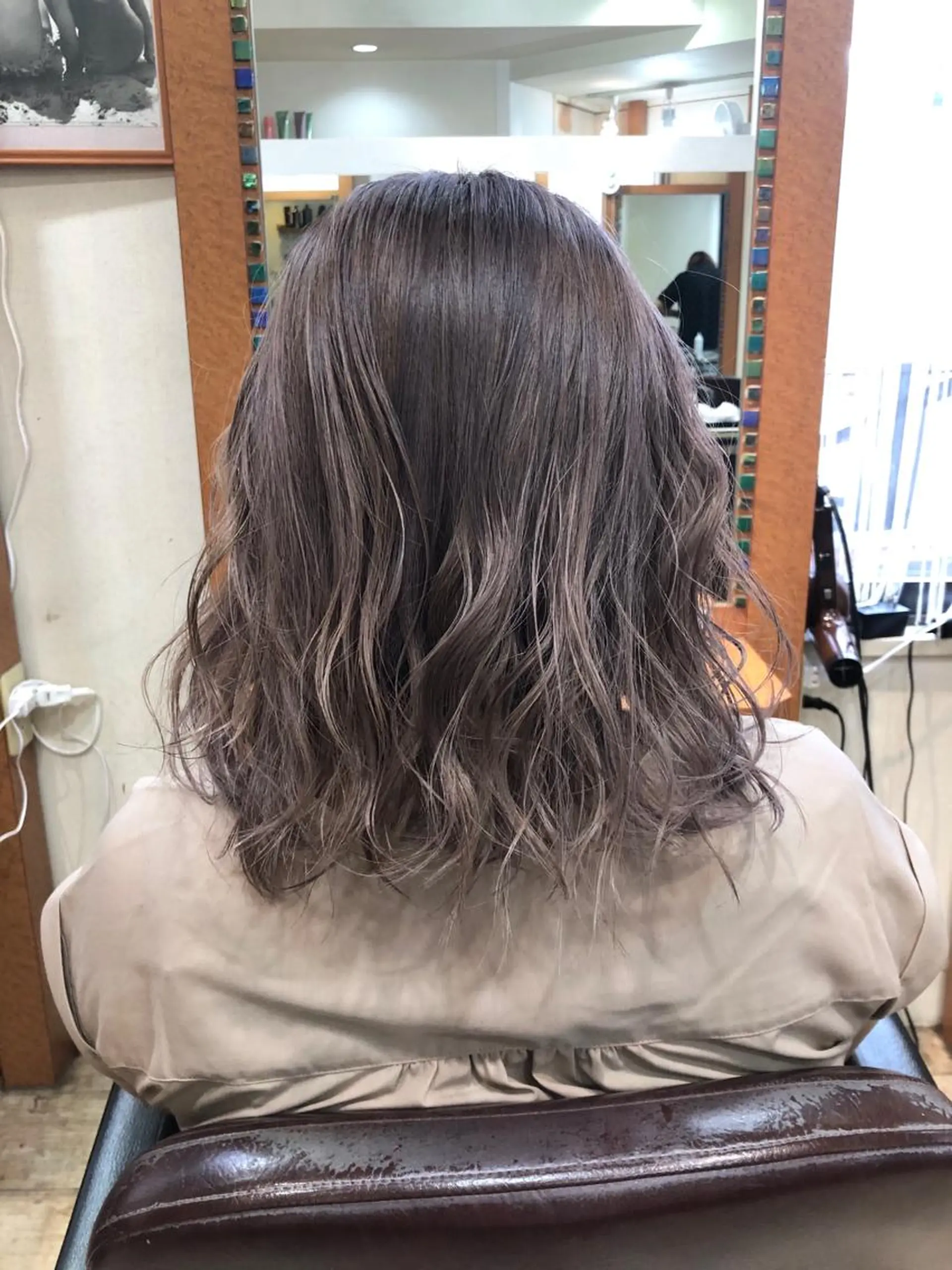 セミロング カラー ブリーチ ケアブリーチ 100%髪質改善特化 TRUNSのヘアスタイル