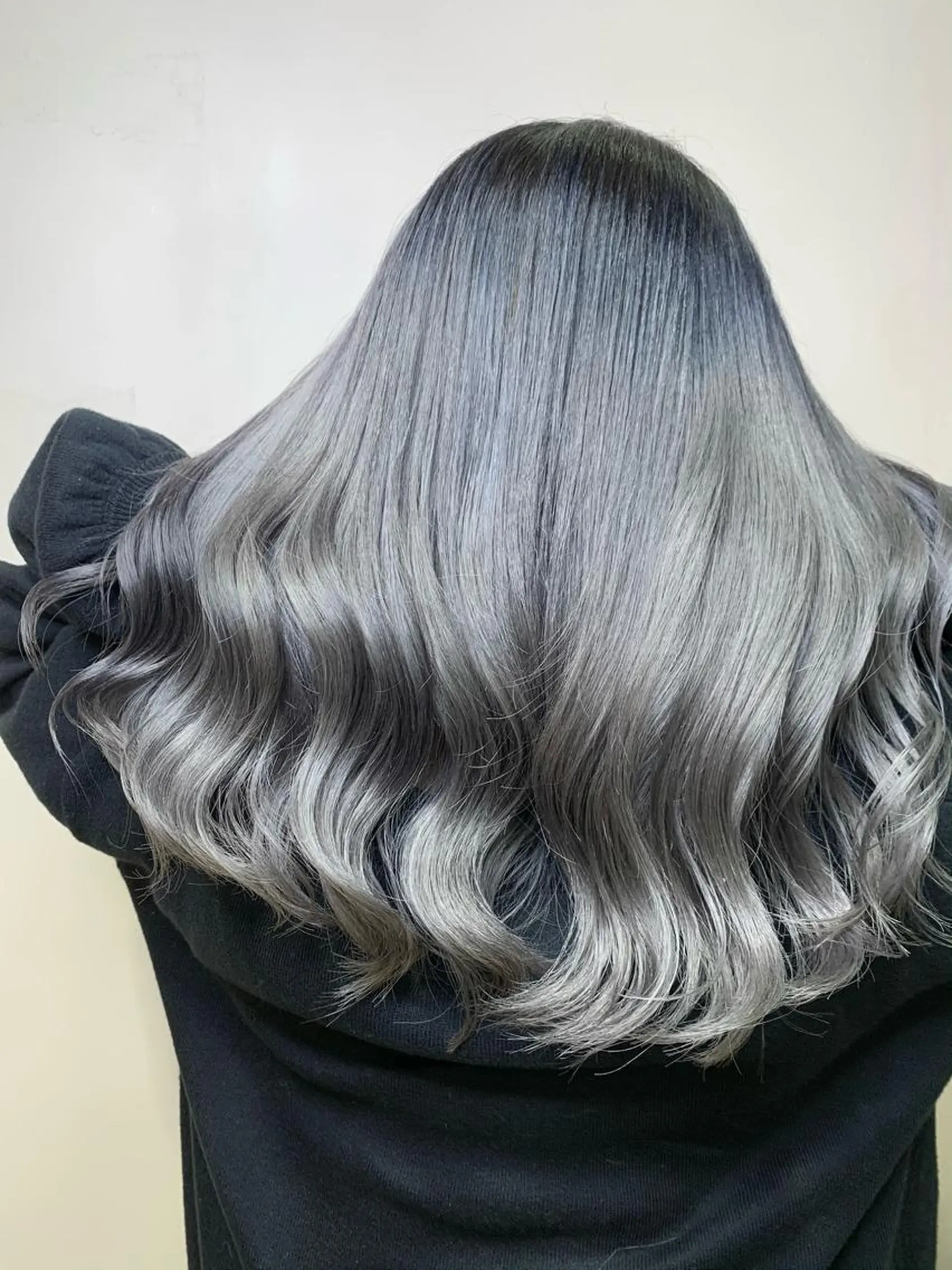 セミロング カラー ブルーカラー シルバー 韓国風ヘア mimiiy梅田 中崎町ハイトーンのヘアスタイル