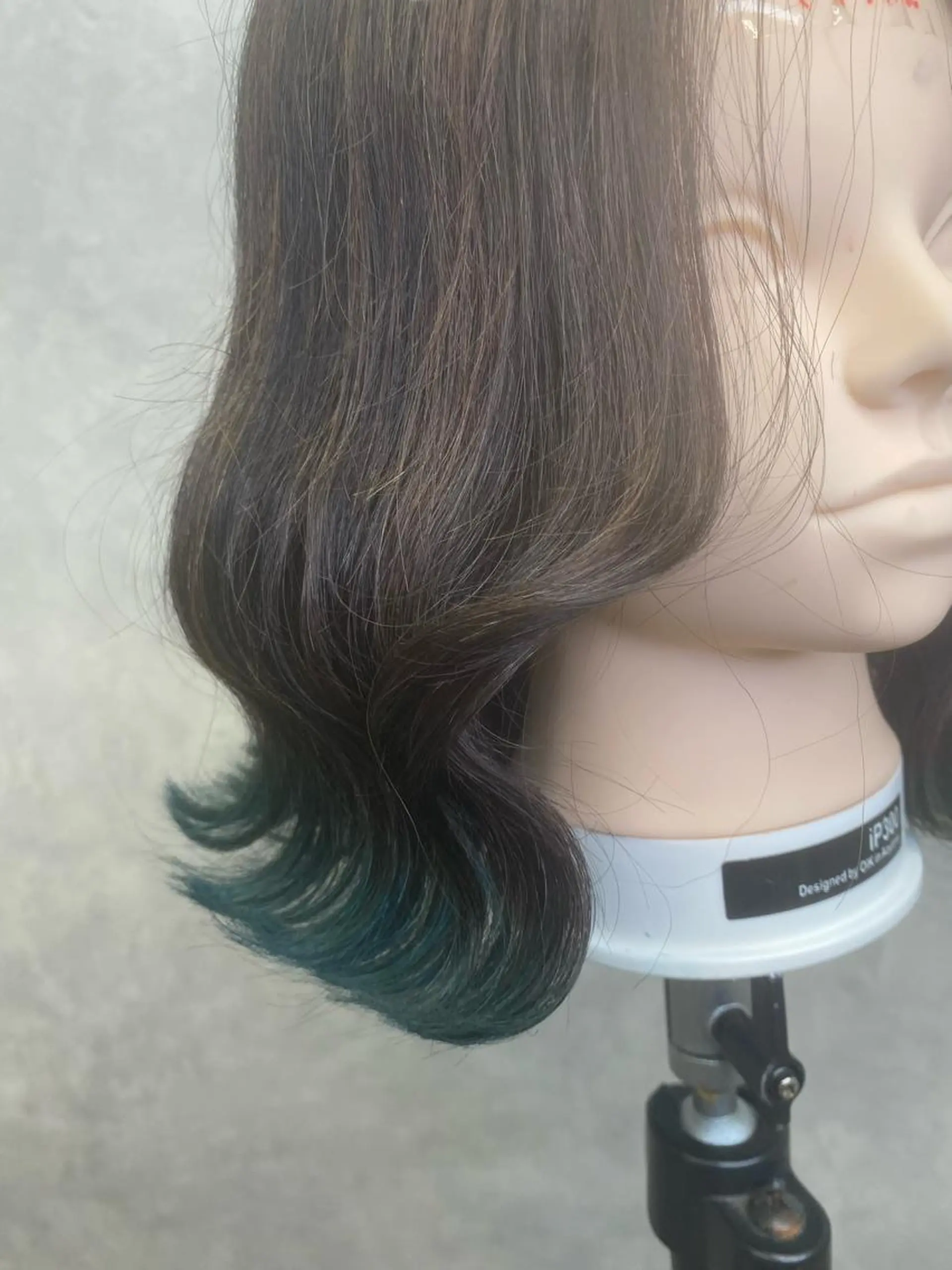 ミディアム Cielro/ダブル カラー/西田咲希のヘアスタイル