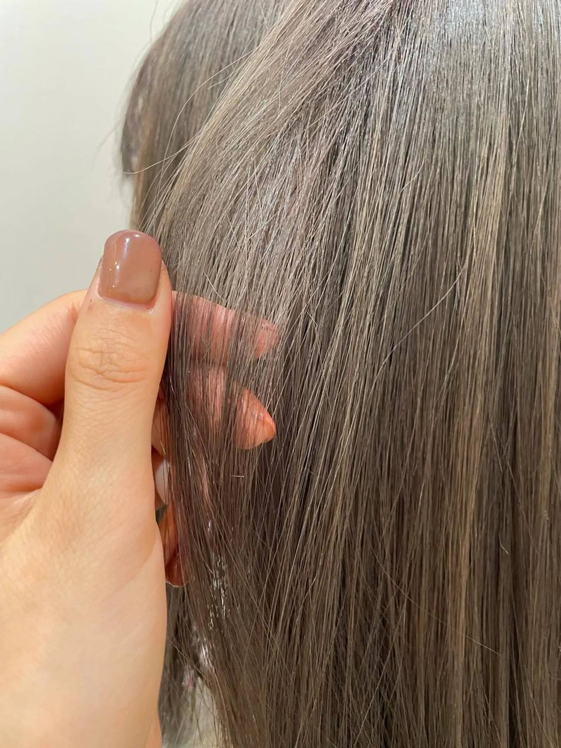 ミディアム カラー 高梨 菜々のヘアスタイル