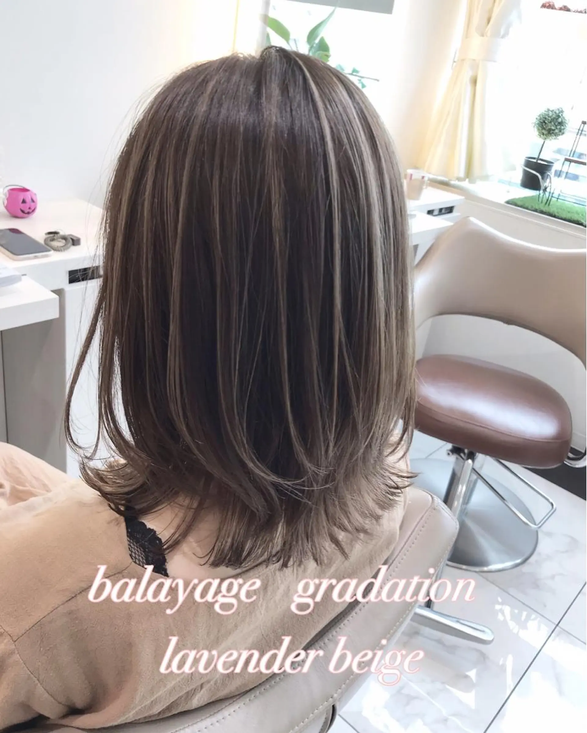 ミディアム カラー バレイヤージュ ベージュカラー グラデーションカラー ラベンダーカラー ラベンダーベージュ カット ヘアカラー 山崎俊輔/髪質改善 /バレイヤージュのヘアスタイル