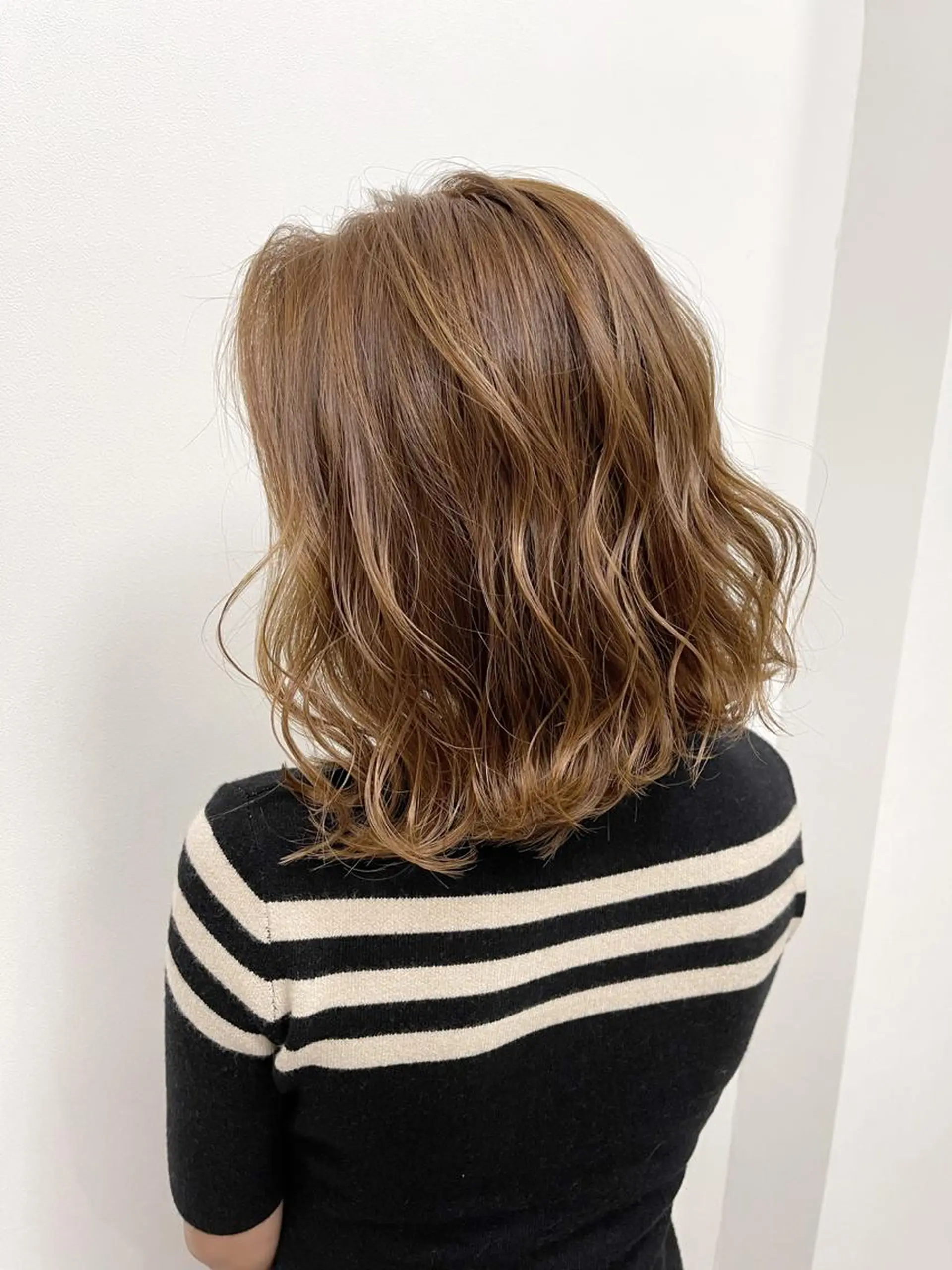 ミディアム カラー biscohair 髪にドラマを。のヘアスタイル