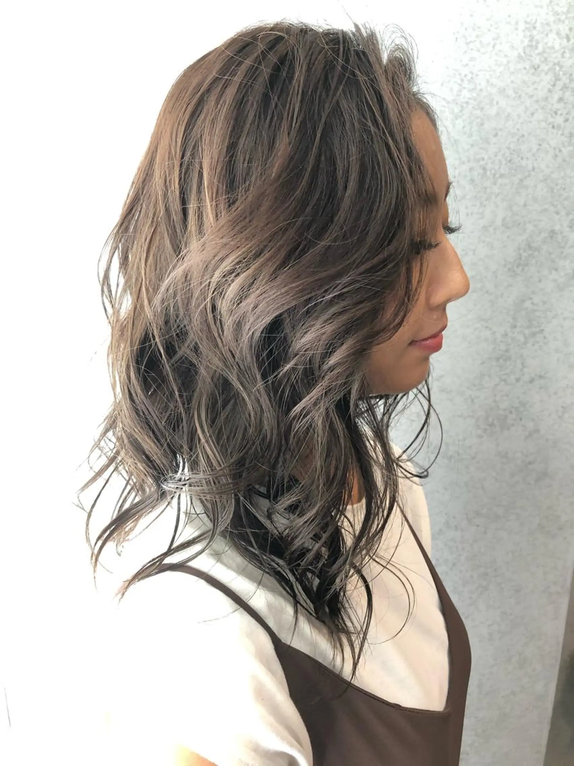 セミロング カラー Minami🩵 新宿のヘアスタイル