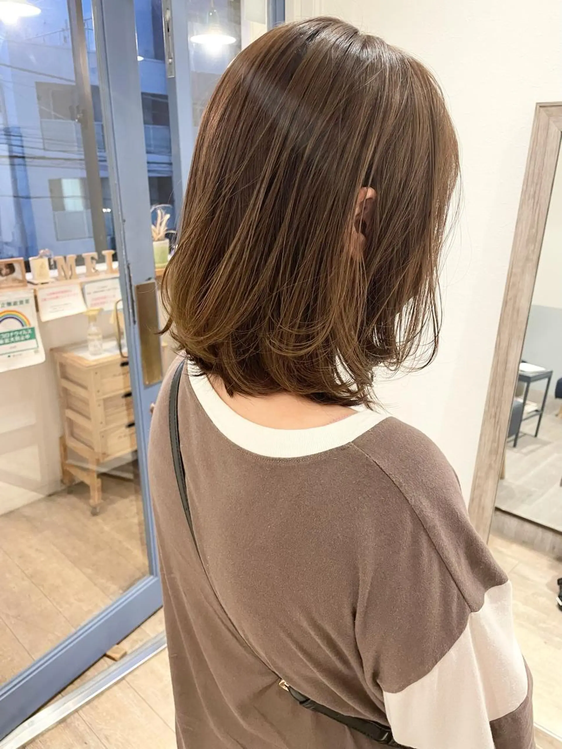 ミディアム カラー 切りっぱなしボブ ベージュカラー ブリーチ ケアブリーチ グレージュ 🩰オリーブ/ ベージュ松本咲花🩰のヘアスタイル