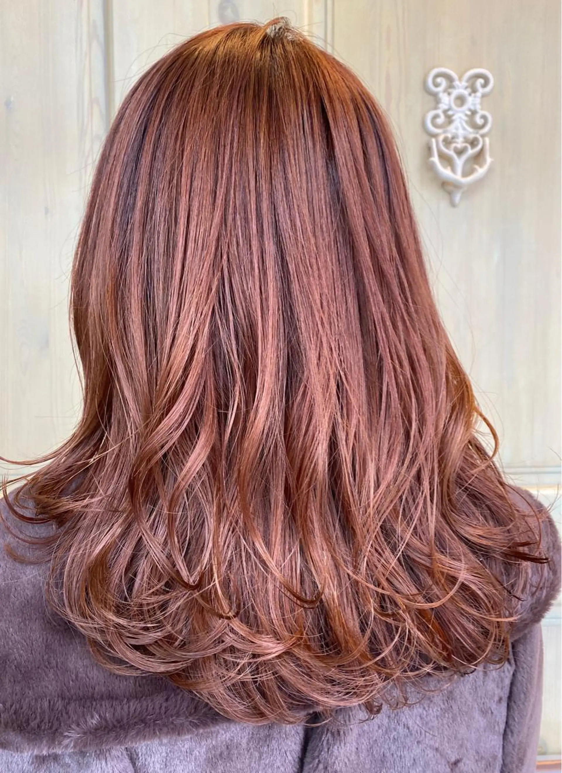 セミロング カラー オレンジ ピンクカラー カット ヘアカラー トリートメント レイヤーカット/ 根本瑠実のヘアスタイル