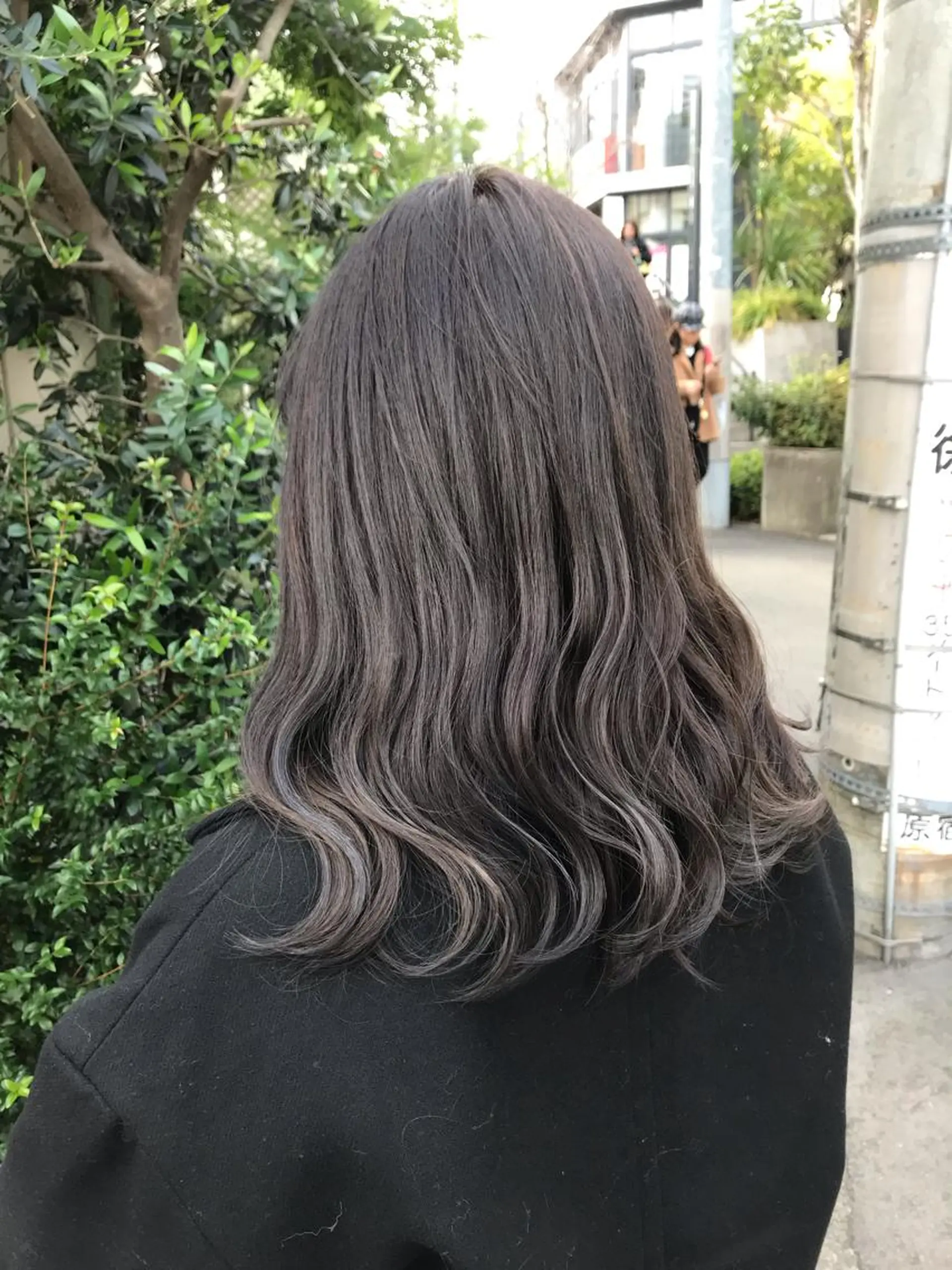 ミディアム カラー ブラウンカラー 透明感カラー ダークグレー ハイライトカラー ハイライト 店長担当🌟 矢吹ガブリエル🌟のヘアスタイル