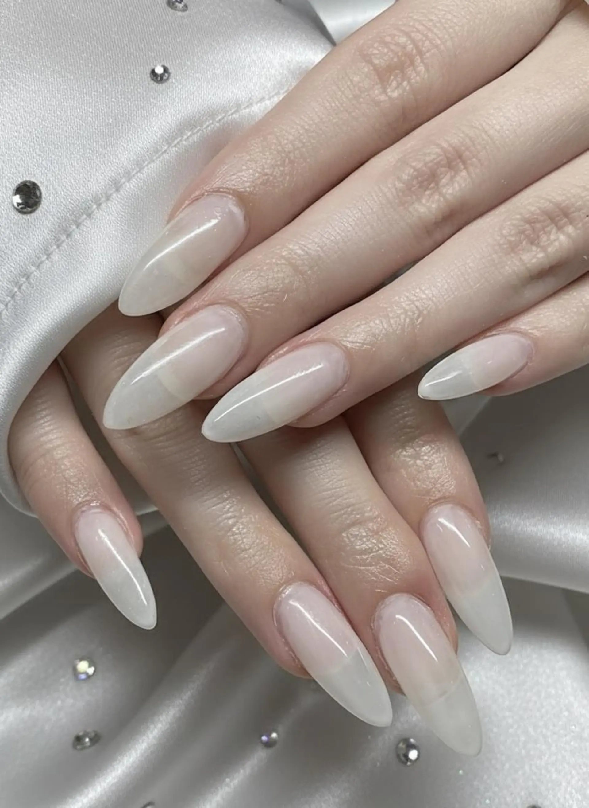 ネイル ホワイト ハンドネイル UNABOMBA (24時間営業)のネイルデザイン