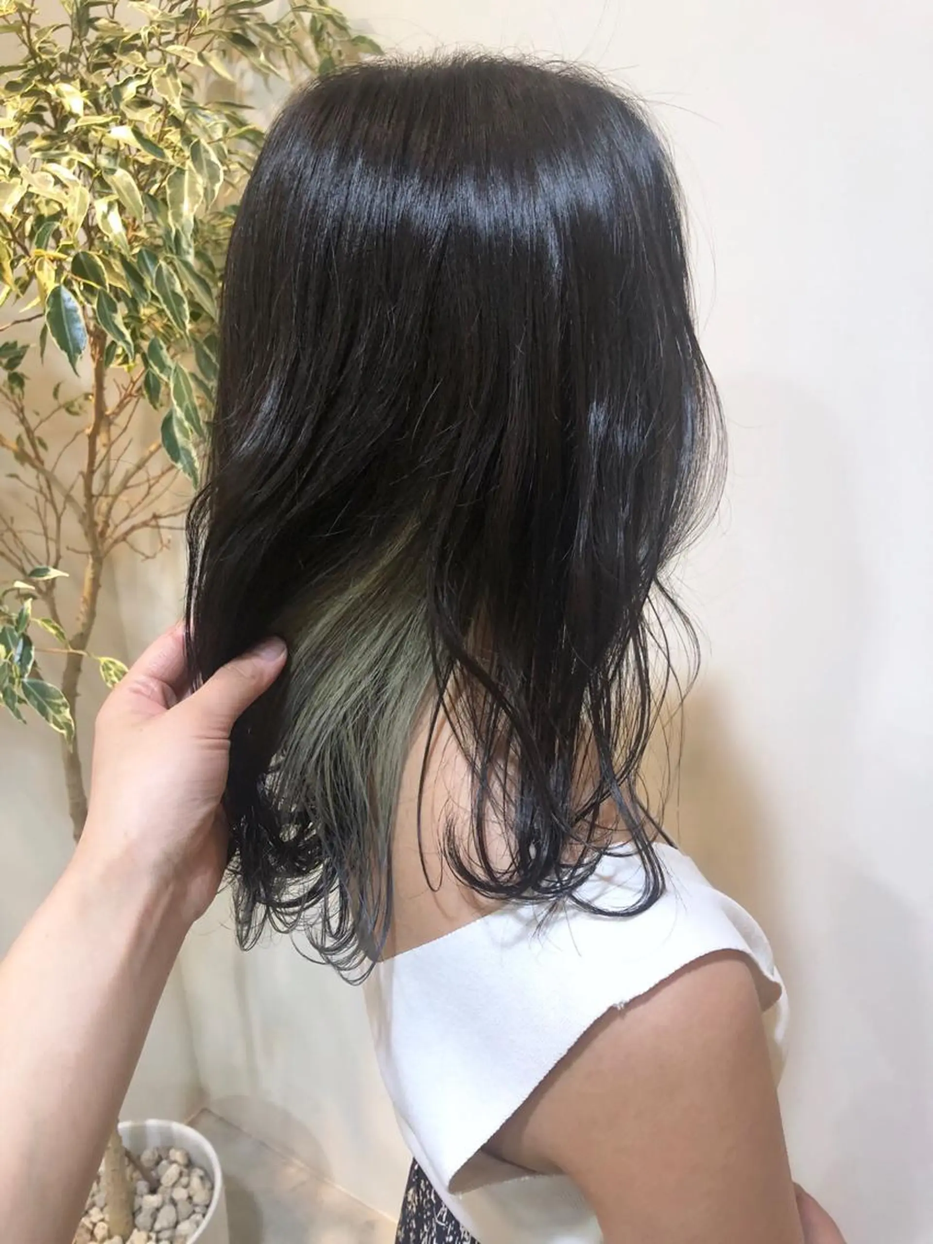 ミディアム カラー MIOベージュカラー 柔らかいカラーのヘアスタイル