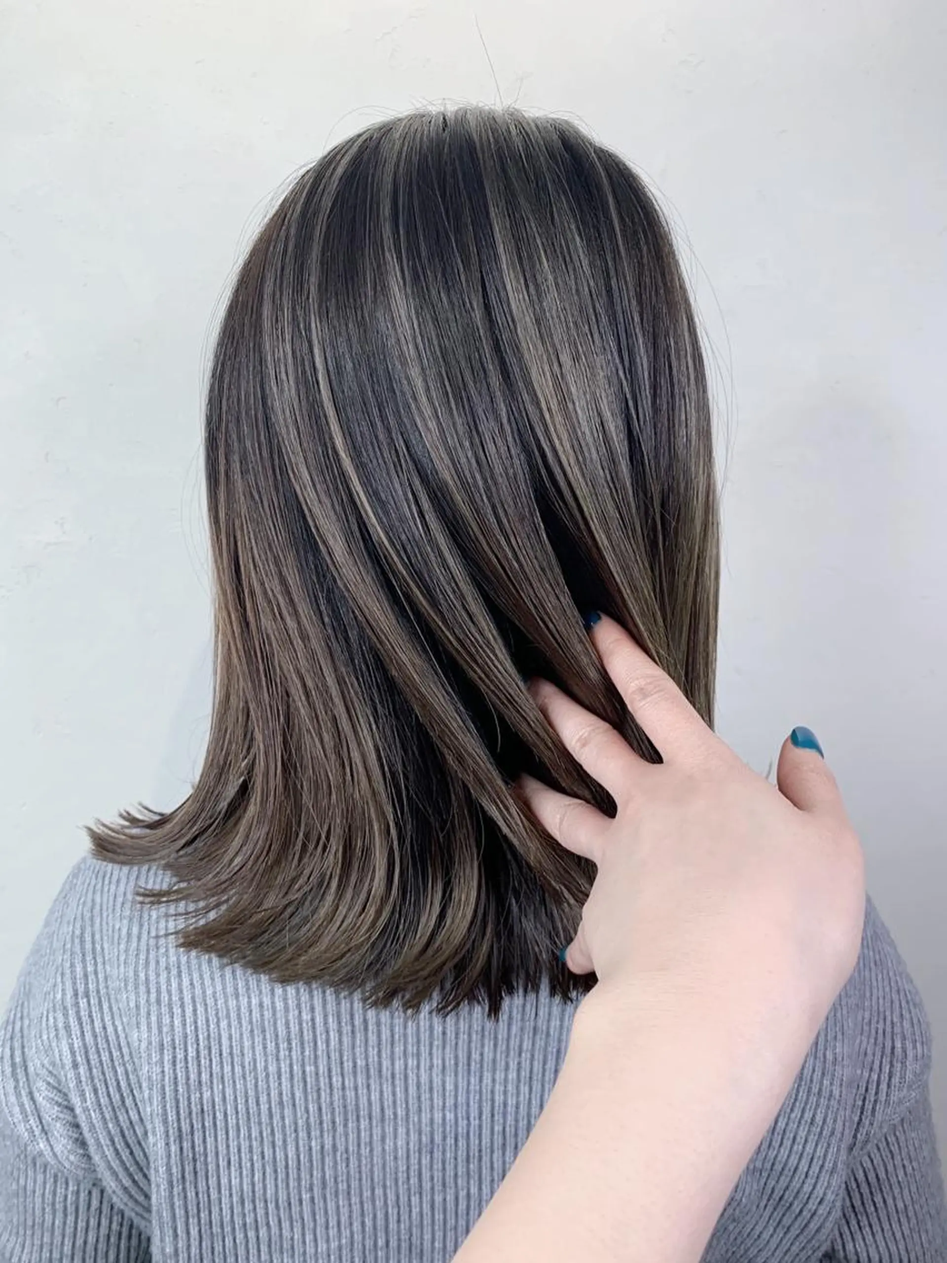 ミディアム カラー バレイヤージュ レイヤーカット _WHITE 天神店 YUMEKA🐻のヘアスタイル