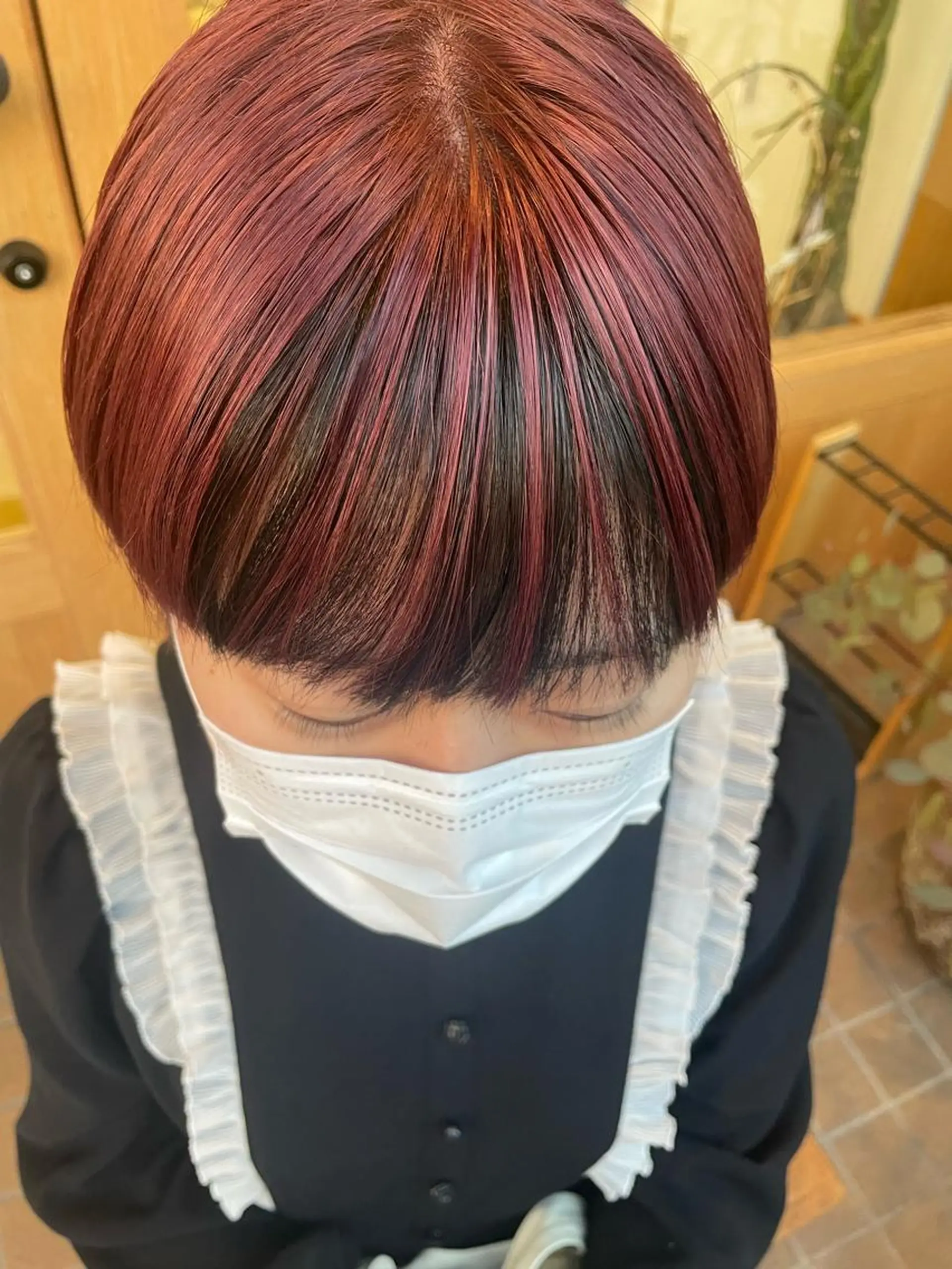 ショート カラー 黒髪 ボルドーカラー Era Hatsuneのヘアスタイル
